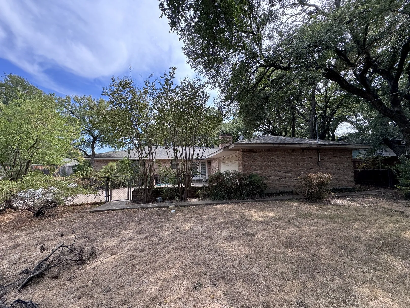 Single Family Residence For Sale in Dallas County , 806 Sharpshire Street, Grand Prairie, Texas 75050, 3 Bedroom, 2 Bathroom, 2 Garage spaces, 2,181 Sqft, built in 1962, mls#21372687, Real Estate Agent in Grand Prairie, Homes For Sale in Dallas county, Homes For Sale in Grand Prairie, Realtor in Grand Prairie Texas, Real Estate Brokerage Independent Realty Texas, Luminita Cordes Realtor