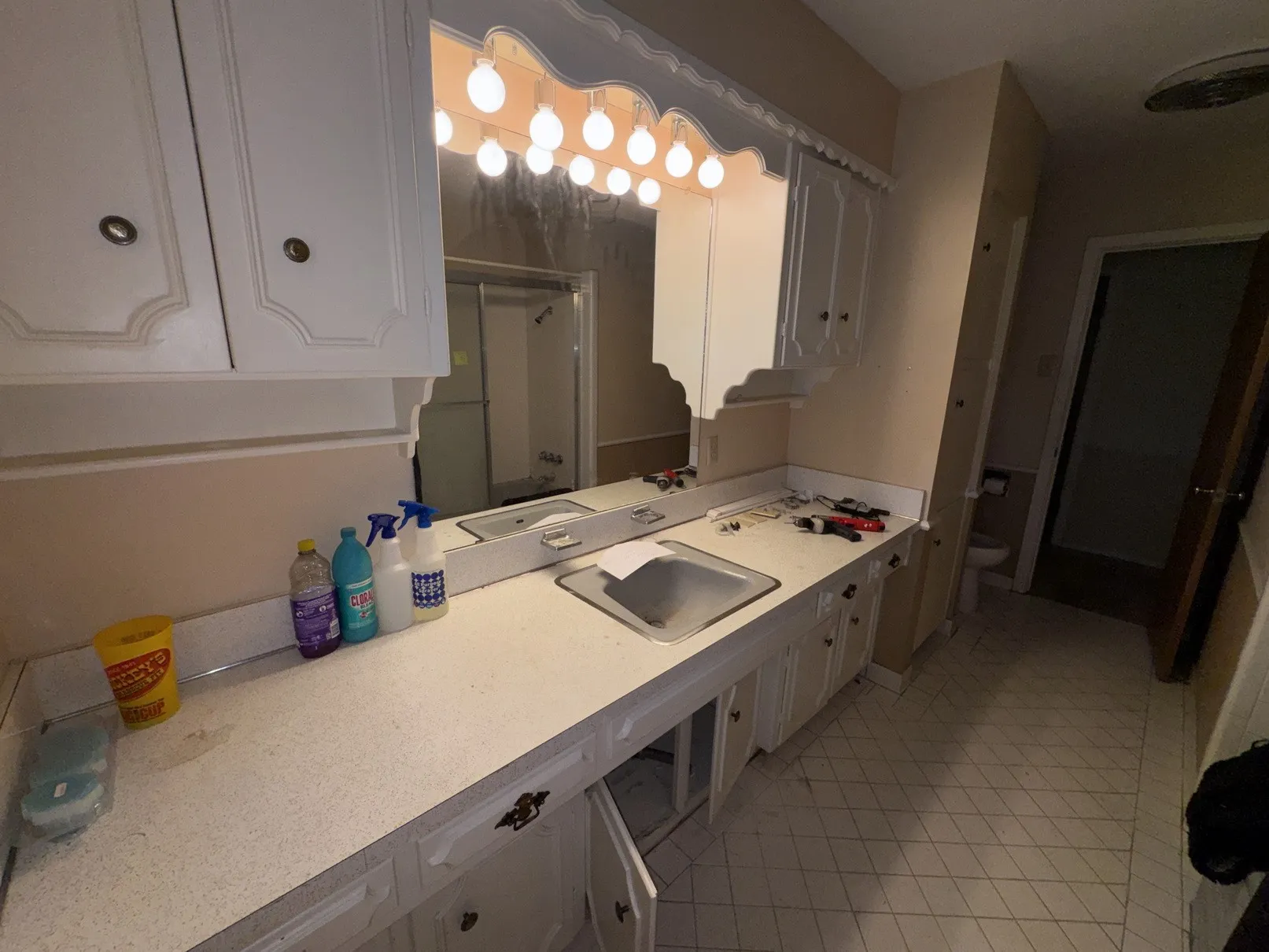 Single Family Residence For Sale in Dallas County , 806 Sharpshire Street, Grand Prairie, Texas 75050, 3 Bedroom, 2 Bathroom, 2 Garage spaces, 2,181 Sqft, built in 1962, mls#21372687, Real Estate Agent in Grand Prairie, Homes For Sale in Dallas county, Homes For Sale in Grand Prairie, Realtor in Grand Prairie Texas, Real Estate Brokerage Independent Realty Texas, Luminita Cordes Realtor