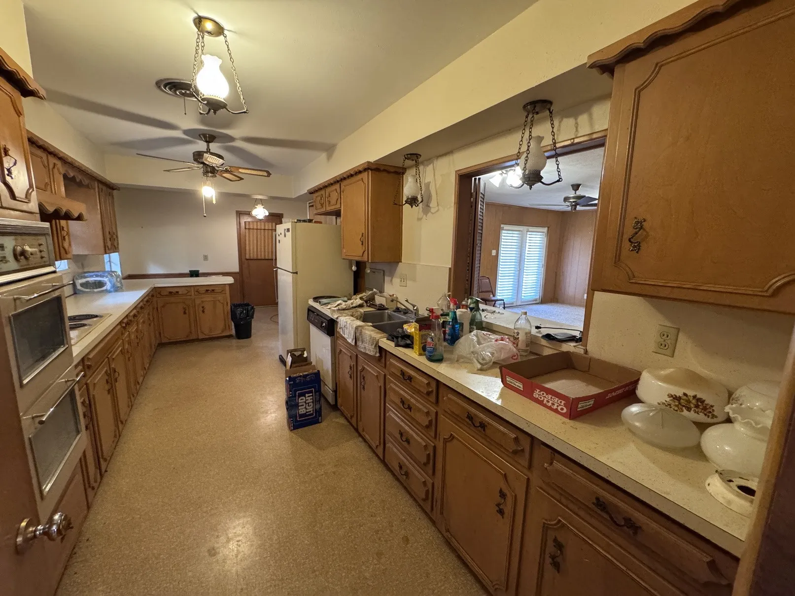 Single Family Residence For Sale in Dallas County , 806 Sharpshire Street, Grand Prairie, Texas 75050, 3 Bedroom, 2 Bathroom, 2 Garage spaces, 2,181 Sqft, built in 1962, mls#21372687, Real Estate Agent in Grand Prairie, Homes For Sale in Dallas county, Homes For Sale in Grand Prairie, Realtor in Grand Prairie Texas, Real Estate Brokerage Independent Realty Texas, Luminita Cordes Realtor