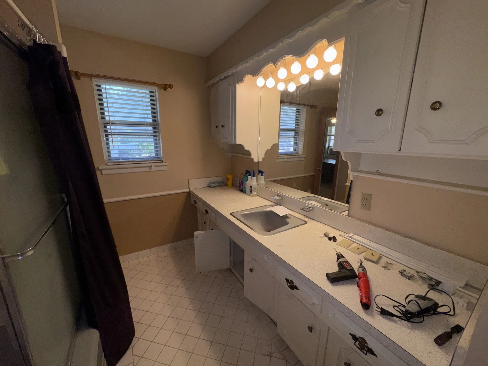 Single Family Residence For Sale in Dallas County , 806 Sharpshire Street, Grand Prairie, Texas 75050, 3 Bedroom, 2 Bathroom, 2 Garage spaces, 2,181 Sqft, built in 1962, mls#21372687, Real Estate Agent in Grand Prairie, Homes For Sale in Dallas county, Homes For Sale in Grand Prairie, Realtor in Grand Prairie Texas, Real Estate Brokerage Independent Realty Texas, Luminita Cordes Realtor