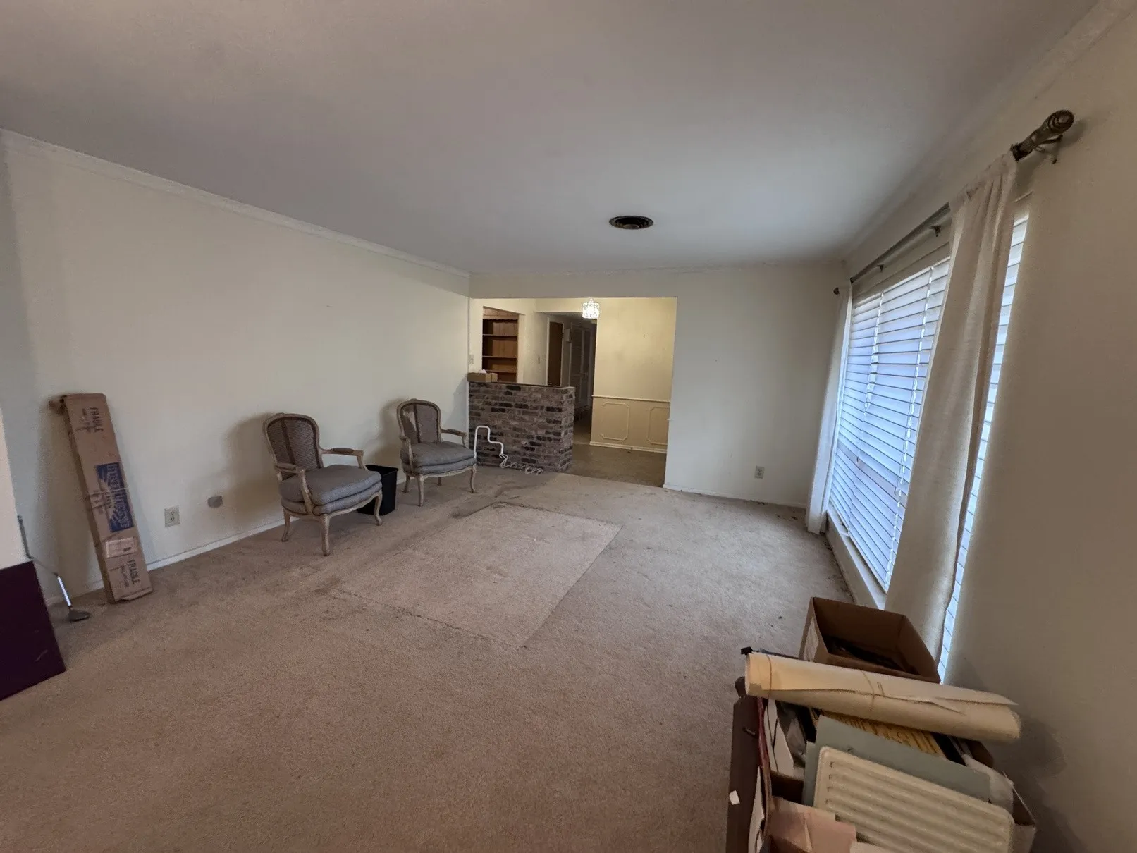 Single Family Residence For Sale in Dallas County , 806 Sharpshire Street, Grand Prairie, Texas 75050, 3 Bedroom, 2 Bathroom, 2 Garage spaces, 2,181 Sqft, built in 1962, mls#21372687, Real Estate Agent in Grand Prairie, Homes For Sale in Dallas county, Homes For Sale in Grand Prairie, Realtor in Grand Prairie Texas, Real Estate Brokerage Independent Realty Texas, Luminita Cordes Realtor