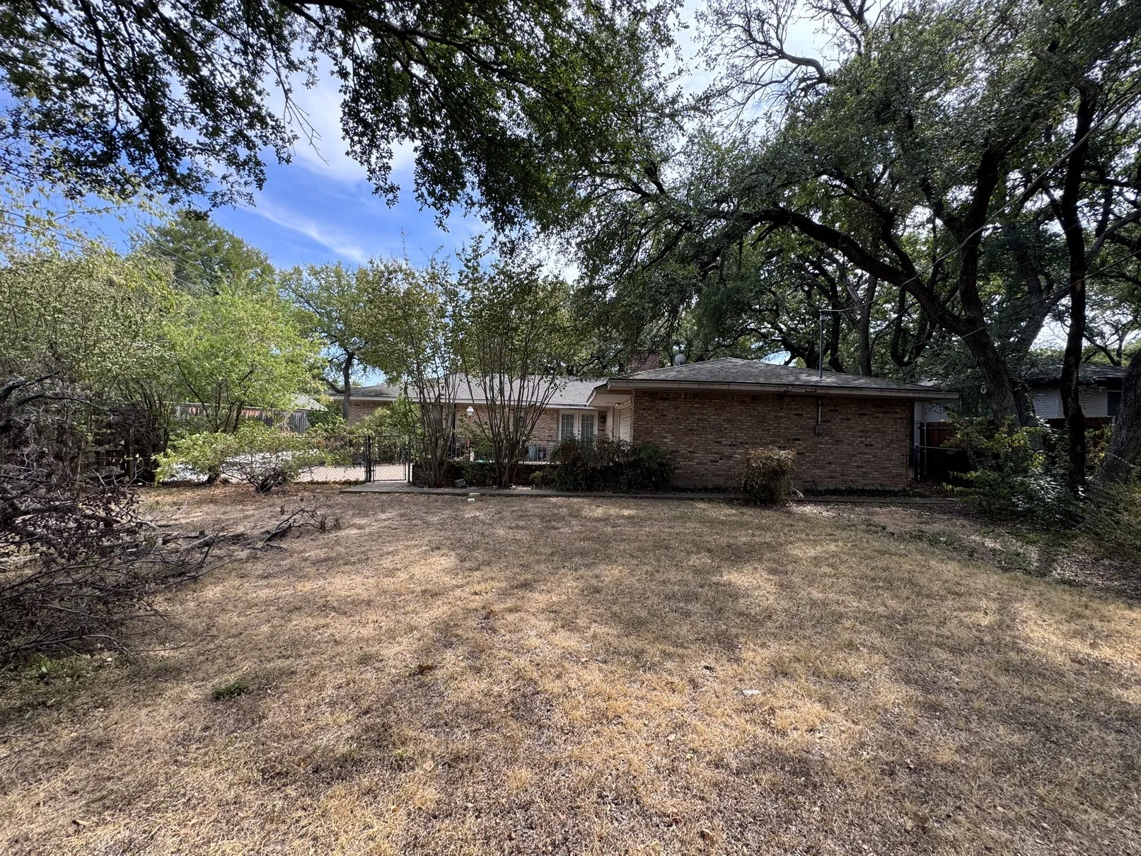 Single Family Residence For Sale in Dallas County , 806 Sharpshire Street, Grand Prairie, Texas 75050, 3 Bedroom, 2 Bathroom, 2 Garage spaces, 2,181 Sqft, built in 1962, mls#21372687, Real Estate Agent in Grand Prairie, Homes For Sale in Dallas county, Homes For Sale in Grand Prairie, Realtor in Grand Prairie Texas, Real Estate Brokerage Independent Realty Texas, Luminita Cordes Realtor