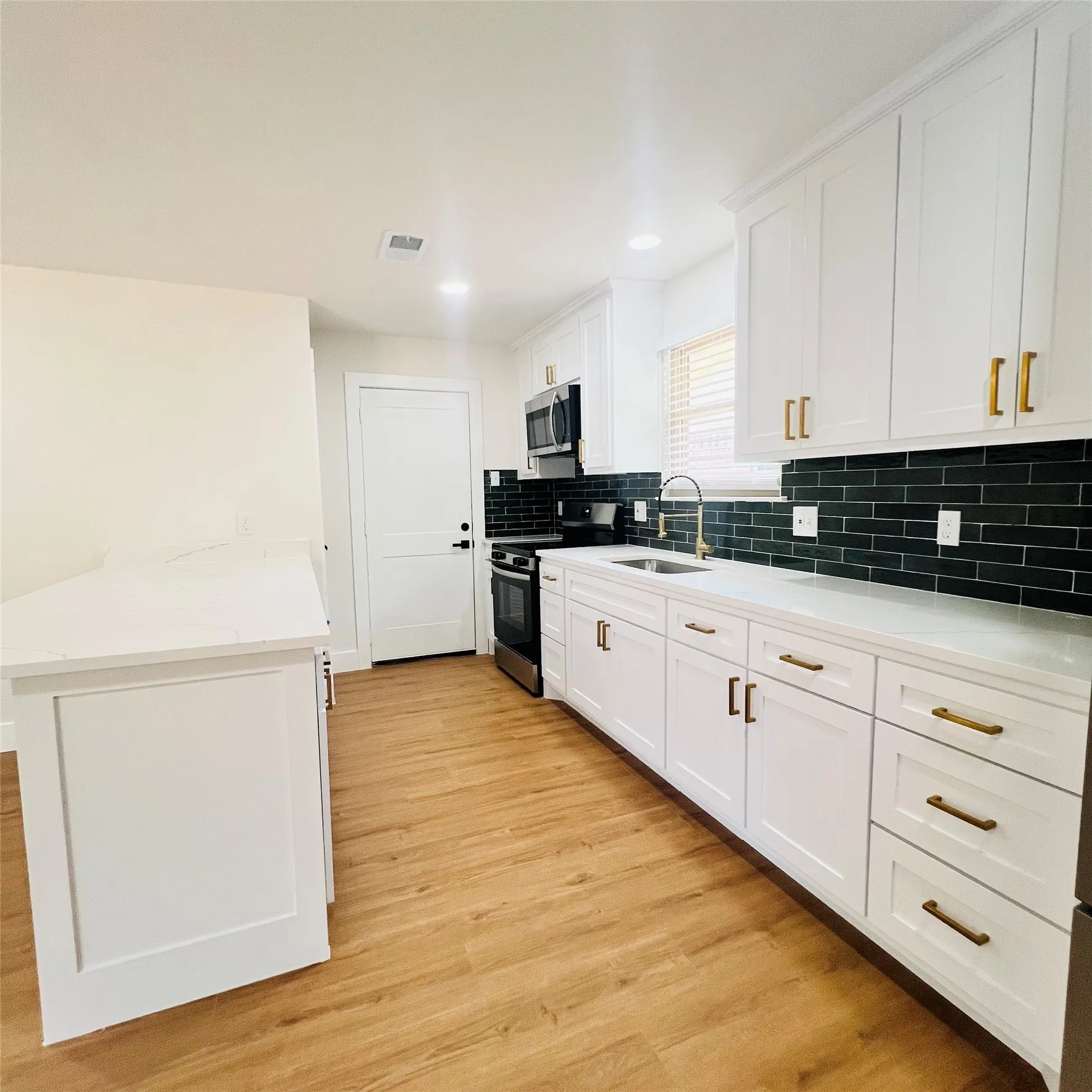 Single Family Residence For Rent in Dallas County , 327 E Center Street, Duncanville, Texas 75116, 3 Bedroom, 2 Bathroom, 1 Garage spaces, 1,408 Sqft, built in 1966, mls#21372696, Real Estate Agent in Duncanville, Homes For Rent in Dallas county, Homes For Rent in Duncanville, Realtor in Duncanville Texas, Real Estate Brokerage Independent Realty Texas, Luminita Cordes Realtor