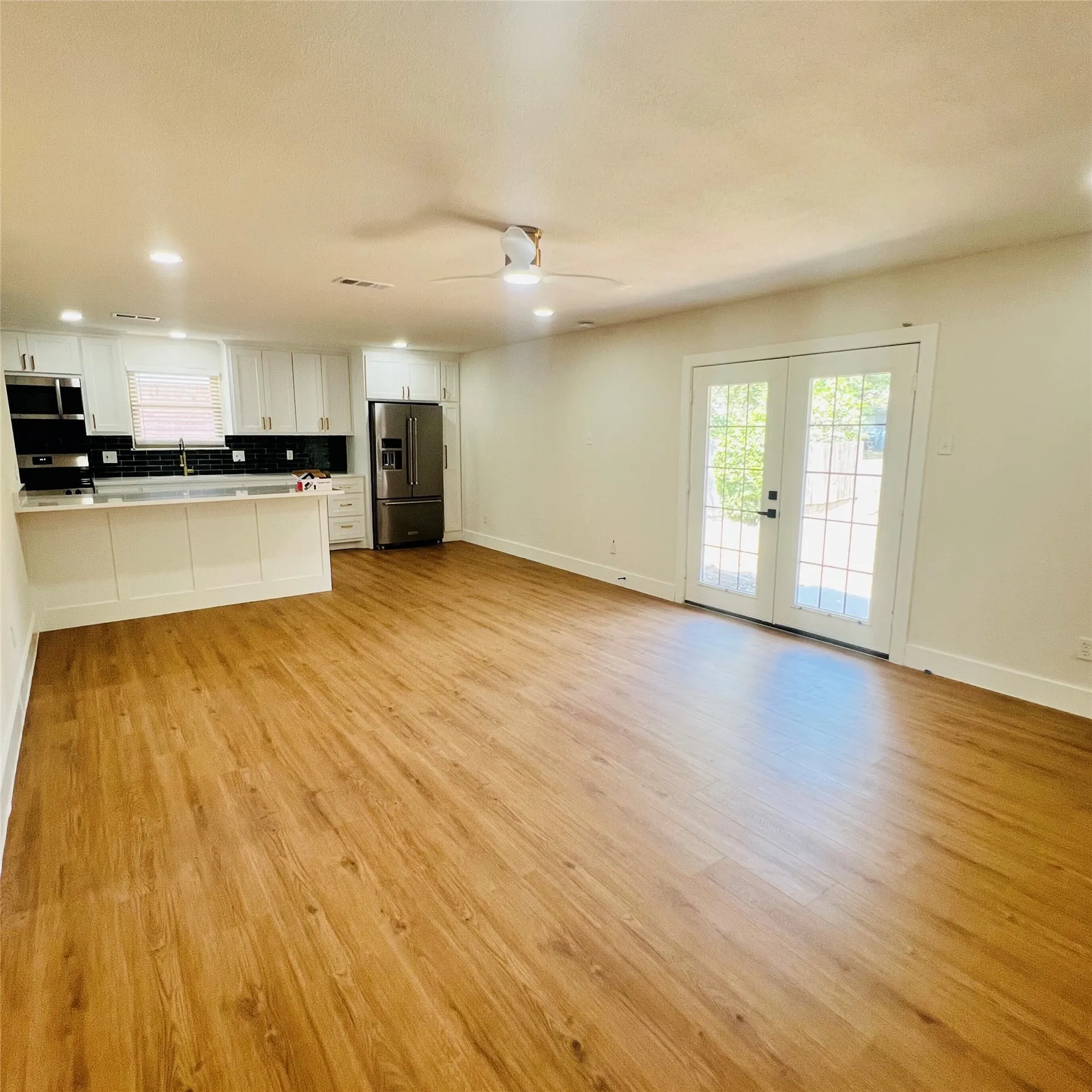 Single Family Residence For Rent in Dallas County , 327 E Center Street, Duncanville, Texas 75116, 3 Bedroom, 2 Bathroom, 1 Garage spaces, 1,408 Sqft, built in 1966, mls#21372696, Real Estate Agent in Duncanville, Homes For Rent in Dallas county, Homes For Rent in Duncanville, Realtor in Duncanville Texas, Real Estate Brokerage Independent Realty Texas, Luminita Cordes Realtor