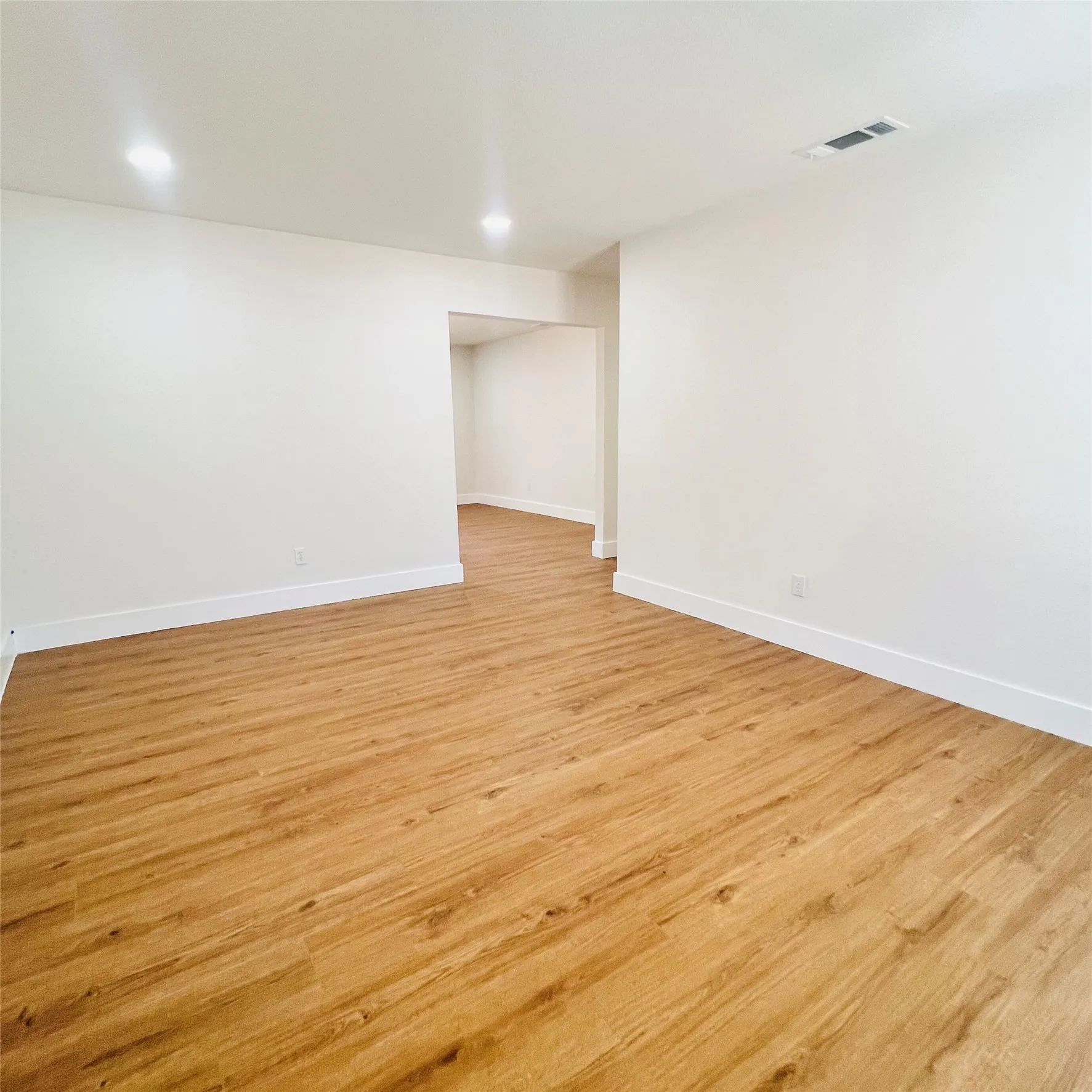 Single Family Residence For Rent in Dallas County , 327 E Center Street, Duncanville, Texas 75116, 3 Bedroom, 2 Bathroom, 1 Garage spaces, 1,408 Sqft, built in 1966, mls#21372696, Real Estate Agent in Duncanville, Homes For Rent in Dallas county, Homes For Rent in Duncanville, Realtor in Duncanville Texas, Real Estate Brokerage Independent Realty Texas, Luminita Cordes Realtor
