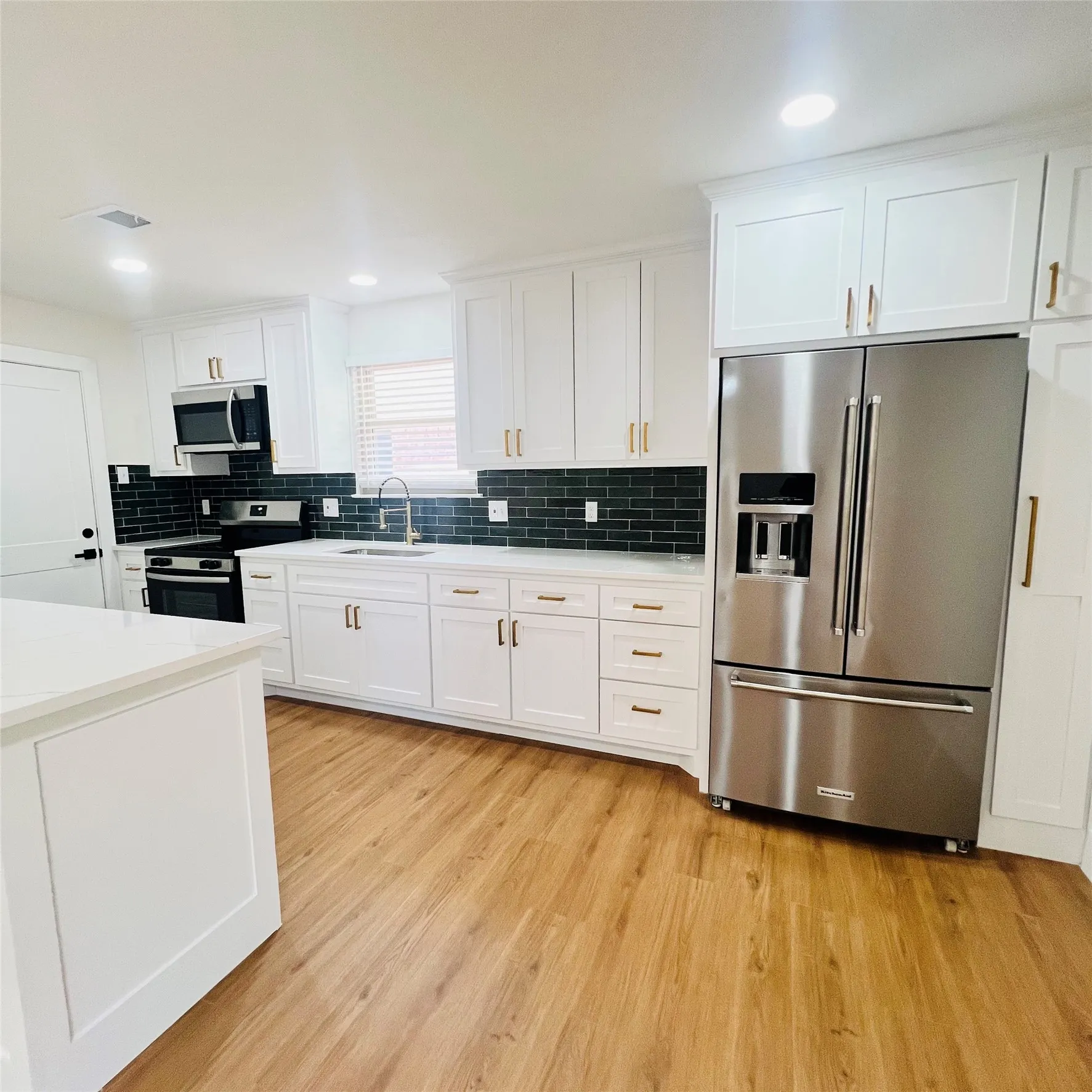 Single Family Residence For Rent in Dallas County , 327 E Center Street, Duncanville, Texas 75116, 3 Bedroom, 2 Bathroom, 1 Garage spaces, 1,408 Sqft, built in 1966, mls#21372696, Real Estate Agent in Duncanville, Homes For Rent in Dallas county, Homes For Rent in Duncanville, Realtor in Duncanville Texas, Real Estate Brokerage Independent Realty Texas, Luminita Cordes Realtor