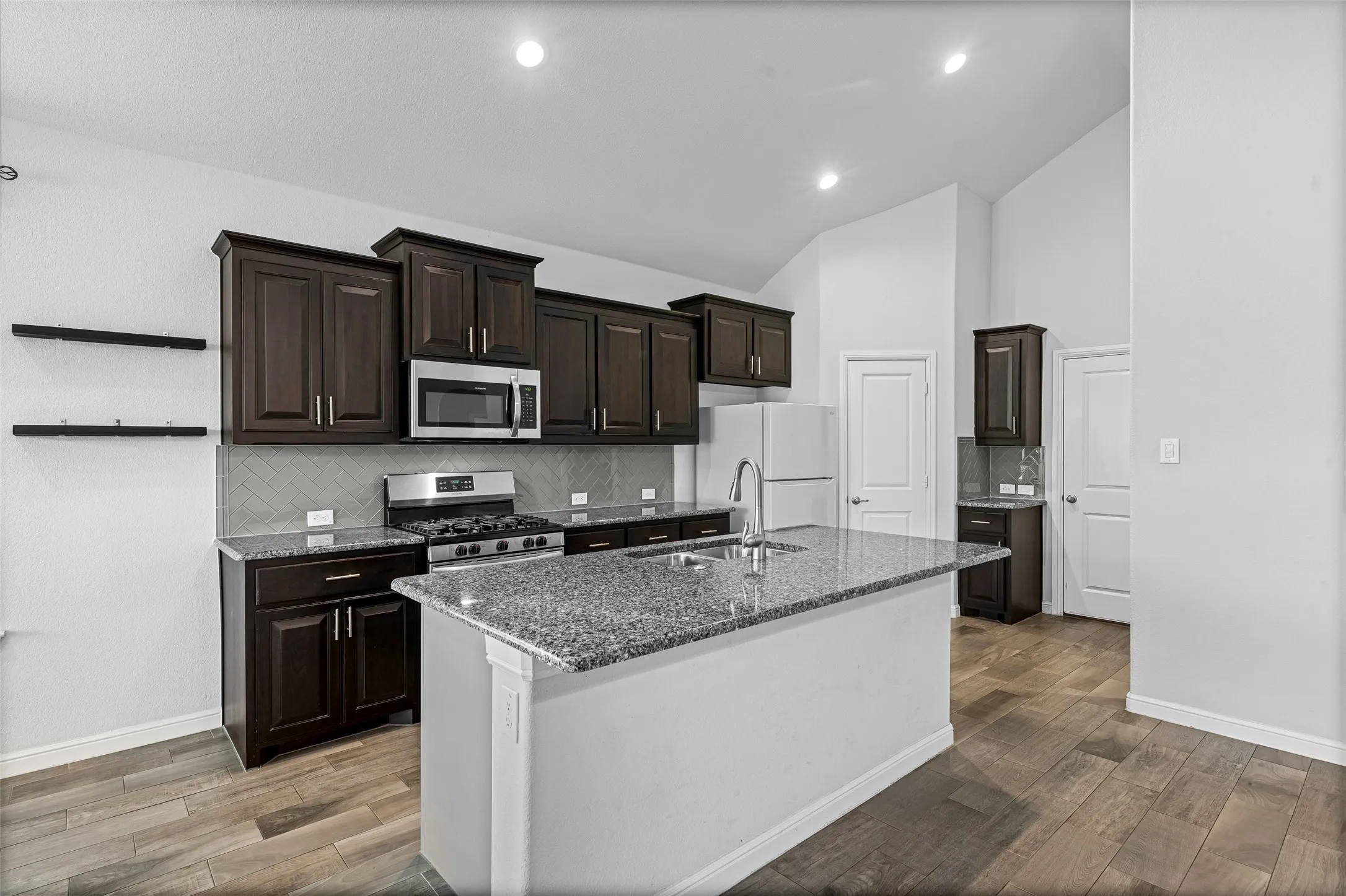 Single Family Residence For Rent in Denton County , 15852 Back Nine Road, Fort Worth, Texas 76177, 4 Bedroom, 2 Bathroom, 2 Garage spaces, 1,788 Sqft, built in 2018, mls#21372620, Real Estate Agent in Fort Worth, Homes For Rent in Denton county, Homes For Rent in Fort Worth, Realtor in Fort Worth Texas, Real Estate Brokerage Independent Realty Texas, Luminita Cordes Realtor