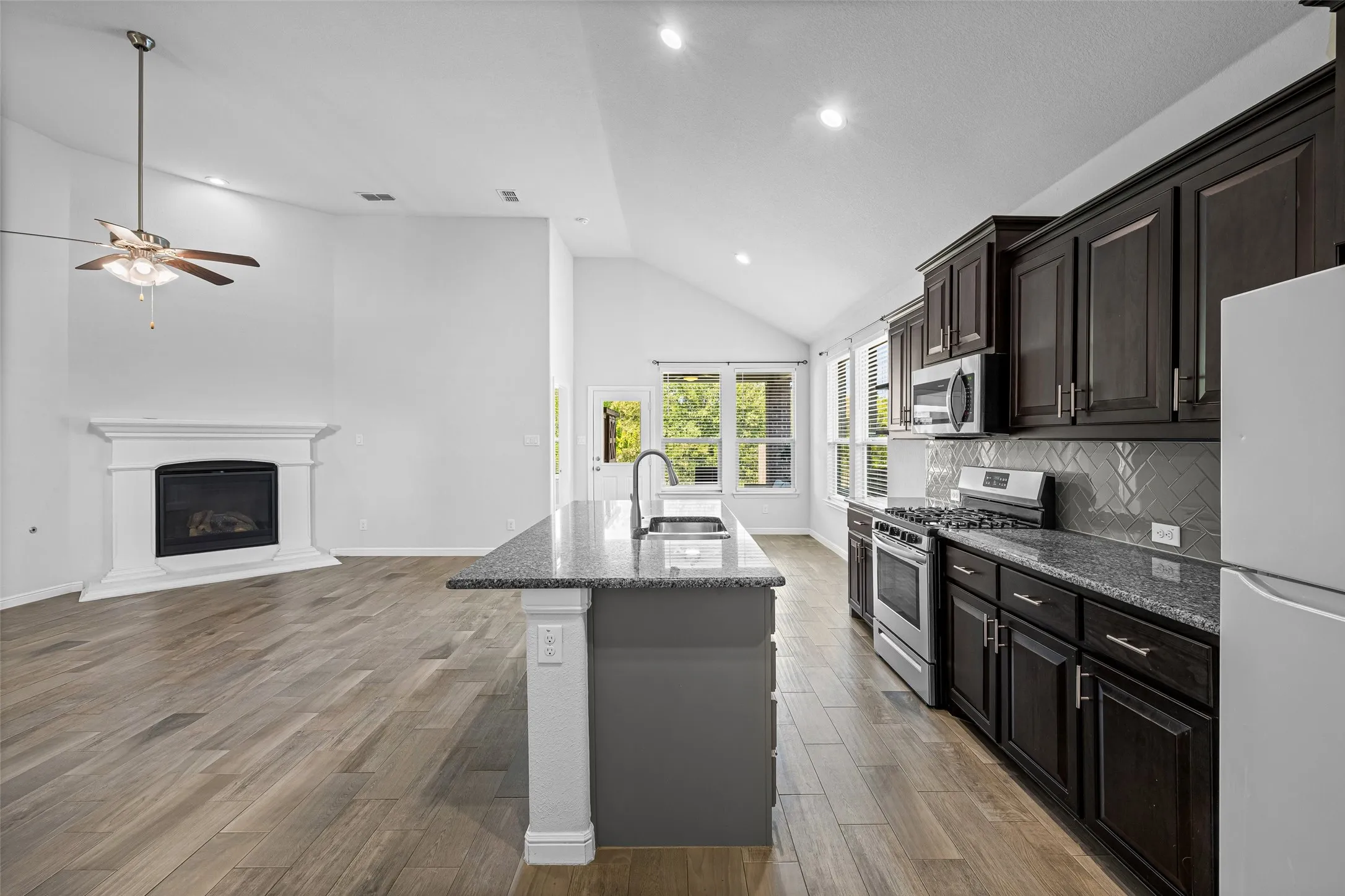 Single Family Residence For Rent in Denton County , 15852 Back Nine Road, Fort Worth, Texas 76177, 4 Bedroom, 2 Bathroom, 2 Garage spaces, 1,788 Sqft, built in 2018, mls#21372620, Real Estate Agent in Fort Worth, Homes For Rent in Denton county, Homes For Rent in Fort Worth, Realtor in Fort Worth Texas, Real Estate Brokerage Independent Realty Texas, Luminita Cordes Realtor