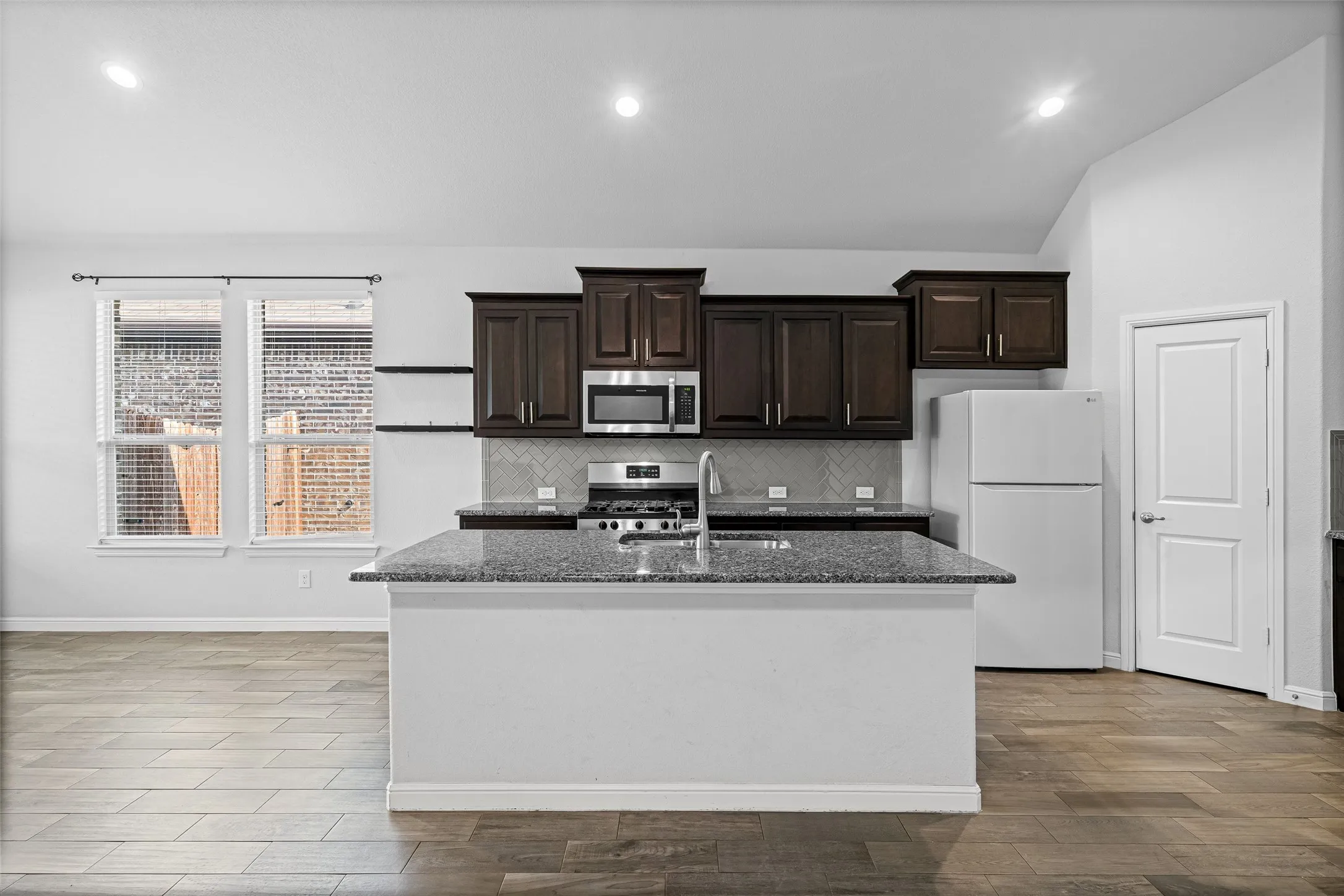 Single Family Residence For Rent in Denton County , 15852 Back Nine Road, Fort Worth, Texas 76177, 4 Bedroom, 2 Bathroom, 2 Garage spaces, 1,788 Sqft, built in 2018, mls#21372620, Real Estate Agent in Fort Worth, Homes For Rent in Denton county, Homes For Rent in Fort Worth, Realtor in Fort Worth Texas, Real Estate Brokerage Independent Realty Texas, Luminita Cordes Realtor
