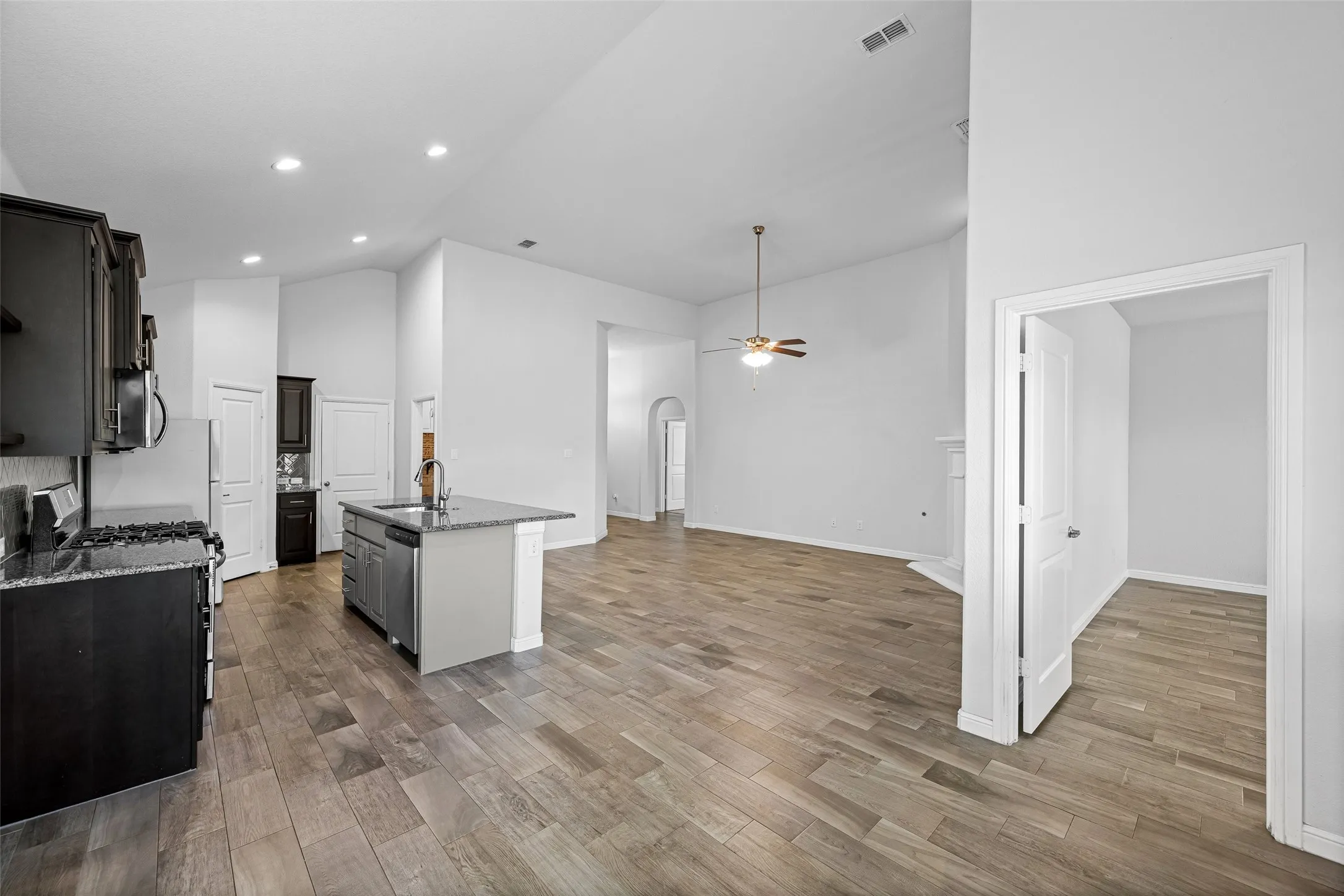Single Family Residence For Rent in Denton County , 15852 Back Nine Road, Fort Worth, Texas 76177, 4 Bedroom, 2 Bathroom, 2 Garage spaces, 1,788 Sqft, built in 2018, mls#21372620, Real Estate Agent in Fort Worth, Homes For Rent in Denton county, Homes For Rent in Fort Worth, Realtor in Fort Worth Texas, Real Estate Brokerage Independent Realty Texas, Luminita Cordes Realtor