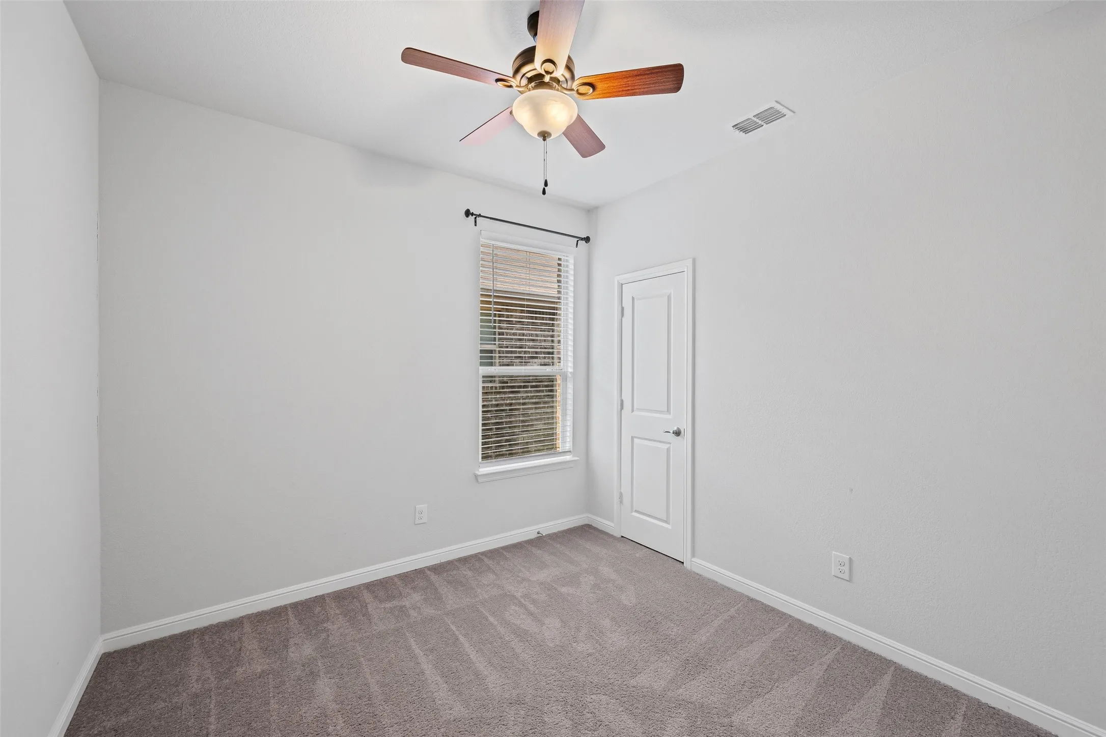 Single Family Residence For Rent in Denton County , 15852 Back Nine Road, Fort Worth, Texas 76177, 4 Bedroom, 2 Bathroom, 2 Garage spaces, 1,788 Sqft, built in 2018, mls#21372620, Real Estate Agent in Fort Worth, Homes For Rent in Denton county, Homes For Rent in Fort Worth, Realtor in Fort Worth Texas, Real Estate Brokerage Independent Realty Texas, Luminita Cordes Realtor