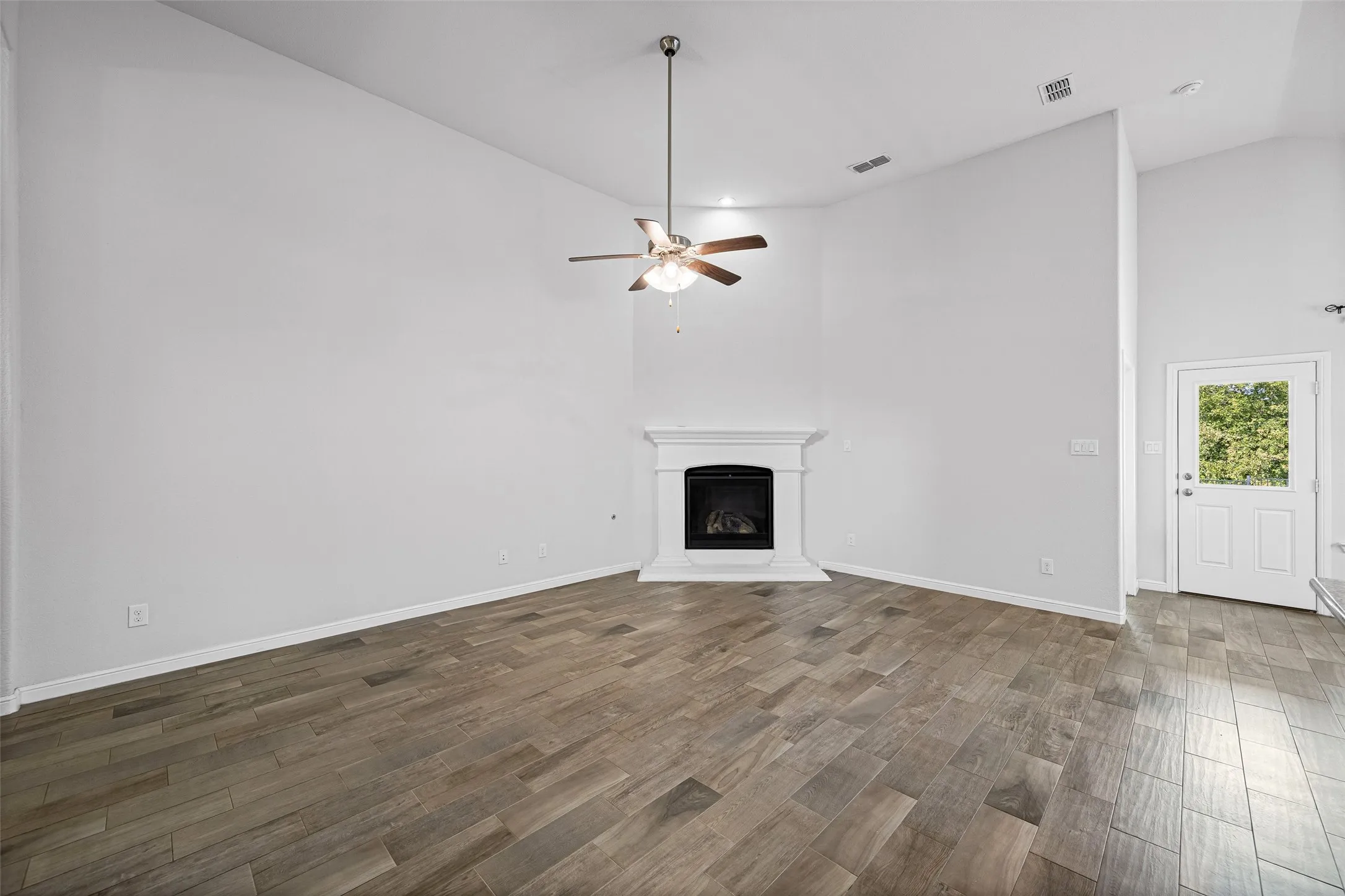 Single Family Residence For Rent in Denton County , 15852 Back Nine Road, Fort Worth, Texas 76177, 4 Bedroom, 2 Bathroom, 2 Garage spaces, 1,788 Sqft, built in 2018, mls#21372620, Real Estate Agent in Fort Worth, Homes For Rent in Denton county, Homes For Rent in Fort Worth, Realtor in Fort Worth Texas, Real Estate Brokerage Independent Realty Texas, Luminita Cordes Realtor