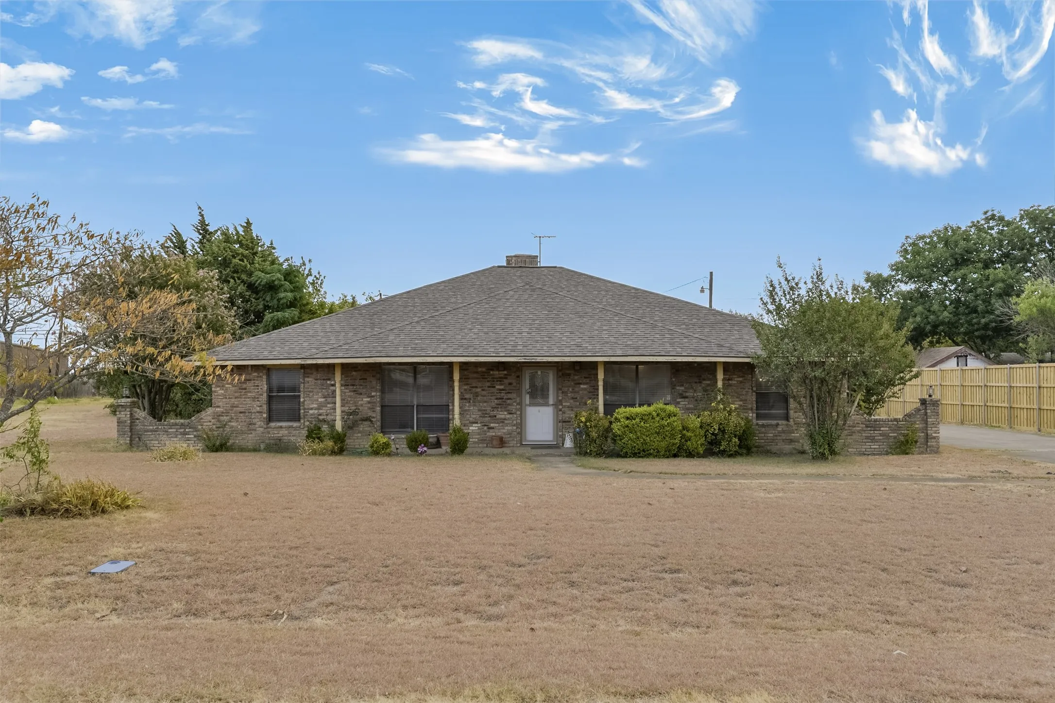 Single Family Residence For Sale in Ellis County , 514 Sunflower Street, Red Oak, Texas 75154, 4 Bedroom, 3 Bathroom, 2 Garage spaces, 2,448 Sqft, built in 1979, mls#21367978, Real Estate Agent in Red Oak, Homes For Sale in Ellis county, Homes For Sale in Red Oak, Realtor in Red Oak Texas, Real Estate Brokerage Independent Realty Texas, Luminita Cordes Realtor