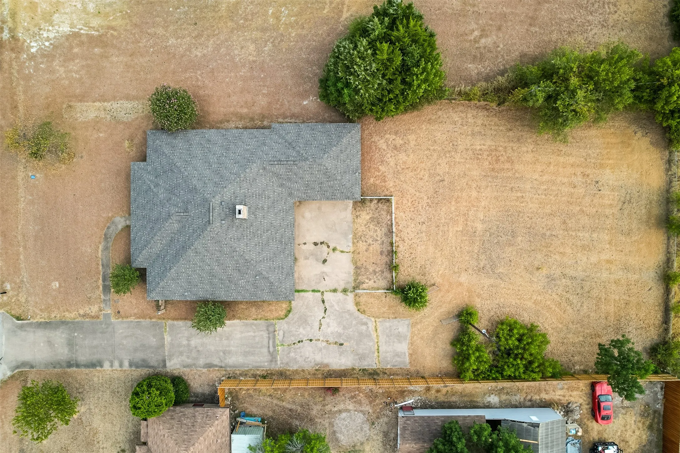 Single Family Residence For Sale in Ellis County , 514 Sunflower Street, Red Oak, Texas 75154, 4 Bedroom, 3 Bathroom, 2 Garage spaces, 2,448 Sqft, built in 1979, mls#21367978, Real Estate Agent in Red Oak, Homes For Sale in Ellis county, Homes For Sale in Red Oak, Realtor in Red Oak Texas, Real Estate Brokerage Independent Realty Texas, Luminita Cordes Realtor