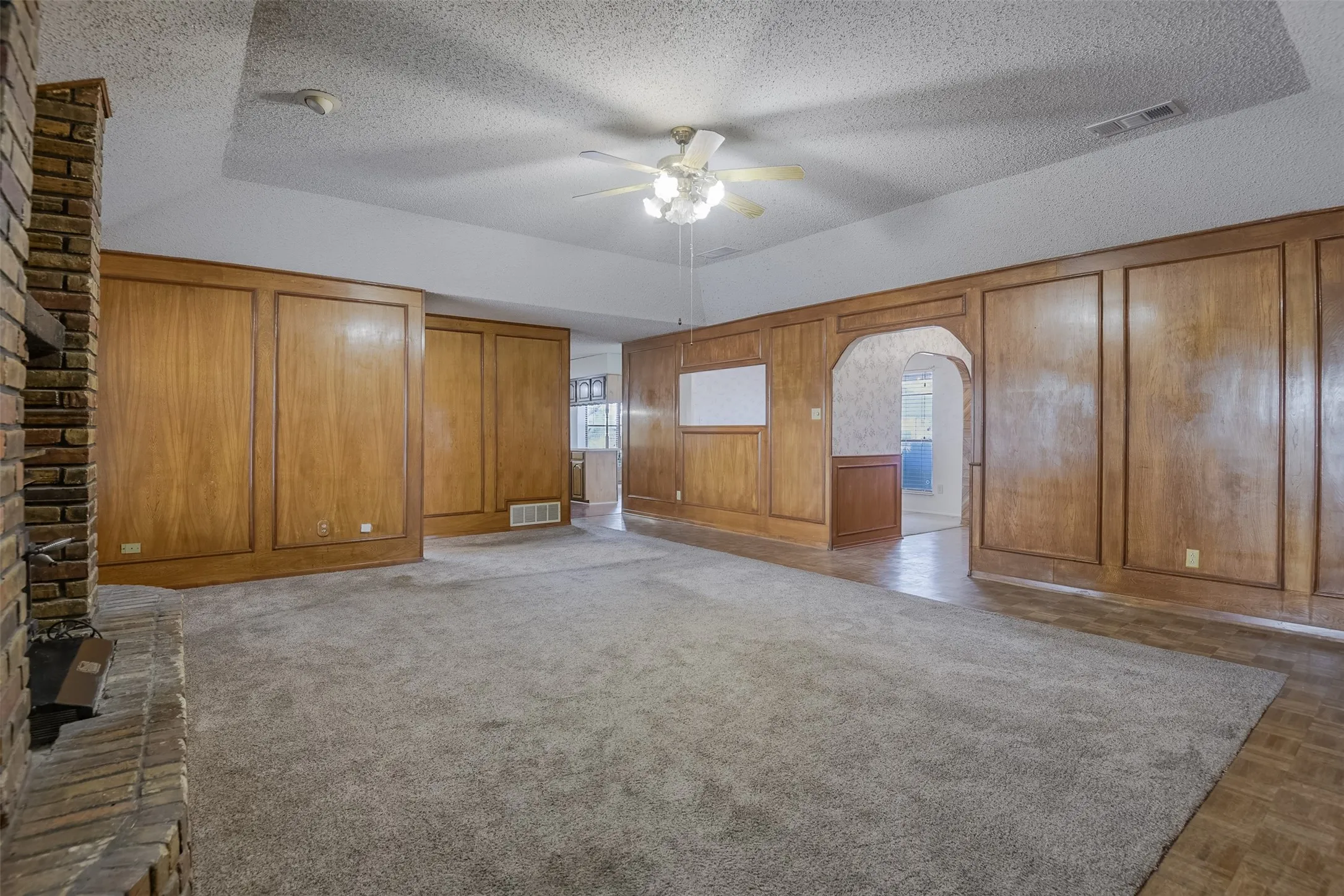 Single Family Residence For Sale in Ellis County , 514 Sunflower Street, Red Oak, Texas 75154, 4 Bedroom, 3 Bathroom, 2 Garage spaces, 2,448 Sqft, built in 1979, mls#21367978, Real Estate Agent in Red Oak, Homes For Sale in Ellis county, Homes For Sale in Red Oak, Realtor in Red Oak Texas, Real Estate Brokerage Independent Realty Texas, Luminita Cordes Realtor