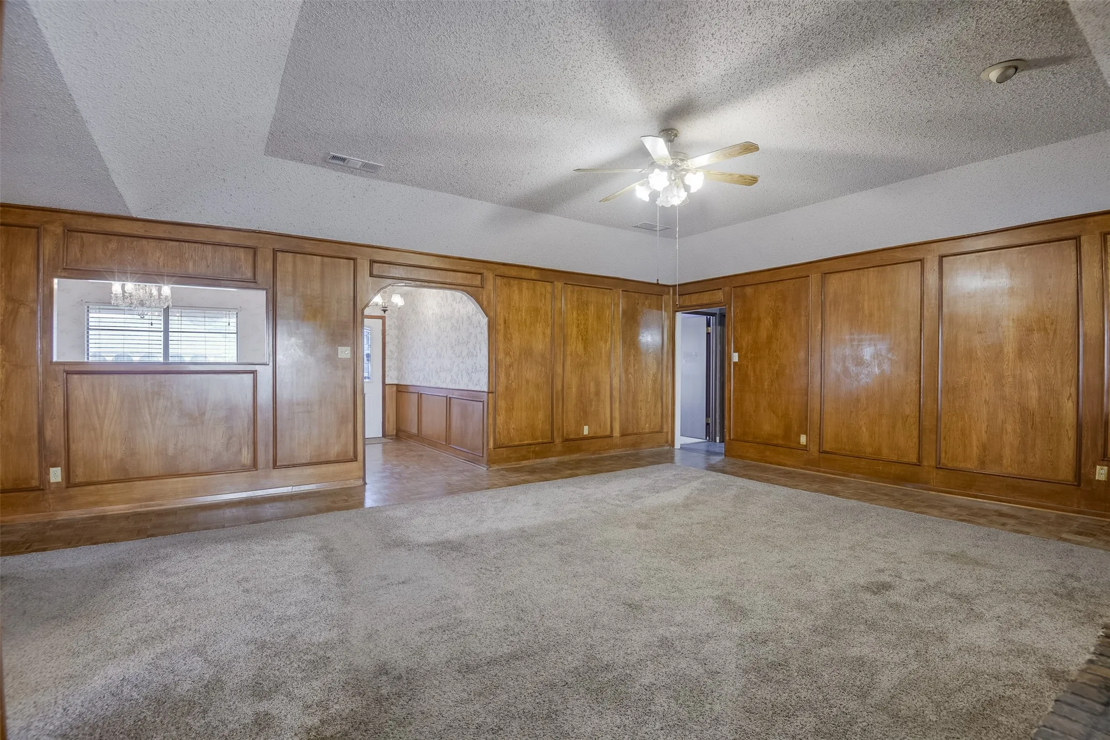 Single Family Residence For Sale in Ellis County , 514 Sunflower Street, Red Oak, Texas 75154, 4 Bedroom, 3 Bathroom, 2 Garage spaces, 2,448 Sqft, built in 1979, mls#21367978, Real Estate Agent in Red Oak, Homes For Sale in Ellis county, Homes For Sale in Red Oak, Realtor in Red Oak Texas, Real Estate Brokerage Independent Realty Texas, Luminita Cordes Realtor