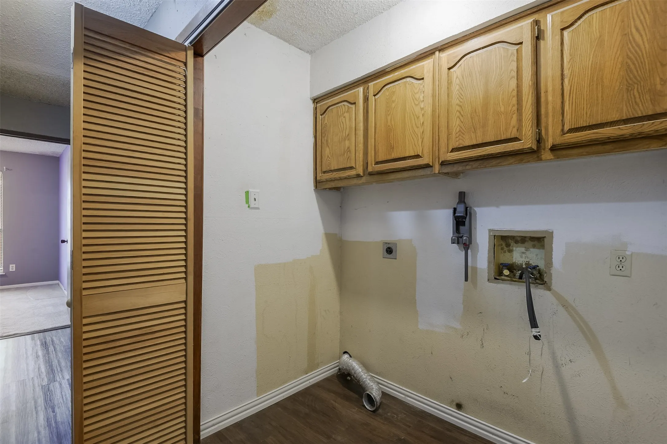Single Family Residence For Sale in Ellis County , 514 Sunflower Street, Red Oak, Texas 75154, 4 Bedroom, 3 Bathroom, 2 Garage spaces, 2,448 Sqft, built in 1979, mls#21367978, Real Estate Agent in Red Oak, Homes For Sale in Ellis county, Homes For Sale in Red Oak, Realtor in Red Oak Texas, Real Estate Brokerage Independent Realty Texas, Luminita Cordes Realtor