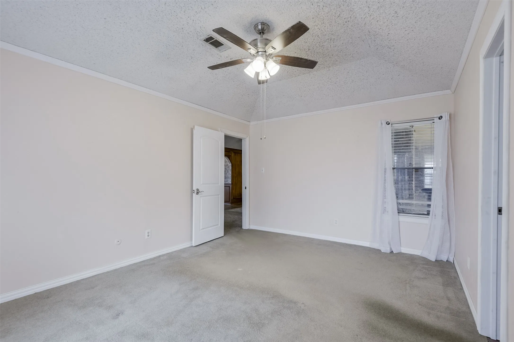 Single Family Residence For Sale in Ellis County , 514 Sunflower Street, Red Oak, Texas 75154, 4 Bedroom, 3 Bathroom, 2 Garage spaces, 2,448 Sqft, built in 1979, mls#21367978, Real Estate Agent in Red Oak, Homes For Sale in Ellis county, Homes For Sale in Red Oak, Realtor in Red Oak Texas, Real Estate Brokerage Independent Realty Texas, Luminita Cordes Realtor