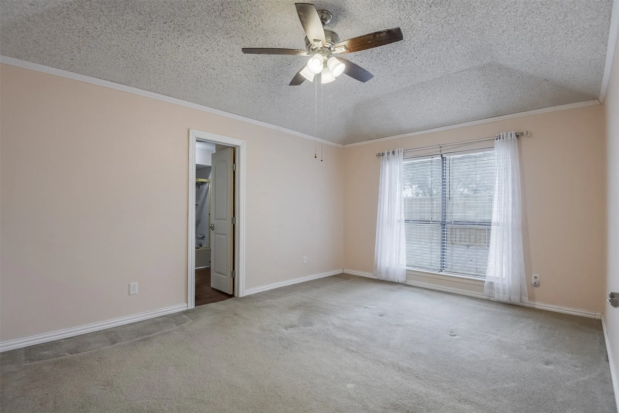Single Family Residence For Sale in Ellis County , 514 Sunflower Street, Red Oak, Texas 75154, 4 Bedroom, 3 Bathroom, 2 Garage spaces, 2,448 Sqft, built in 1979, mls#21367978, Real Estate Agent in Red Oak, Homes For Sale in Ellis county, Homes For Sale in Red Oak, Realtor in Red Oak Texas, Real Estate Brokerage Independent Realty Texas, Luminita Cordes Realtor