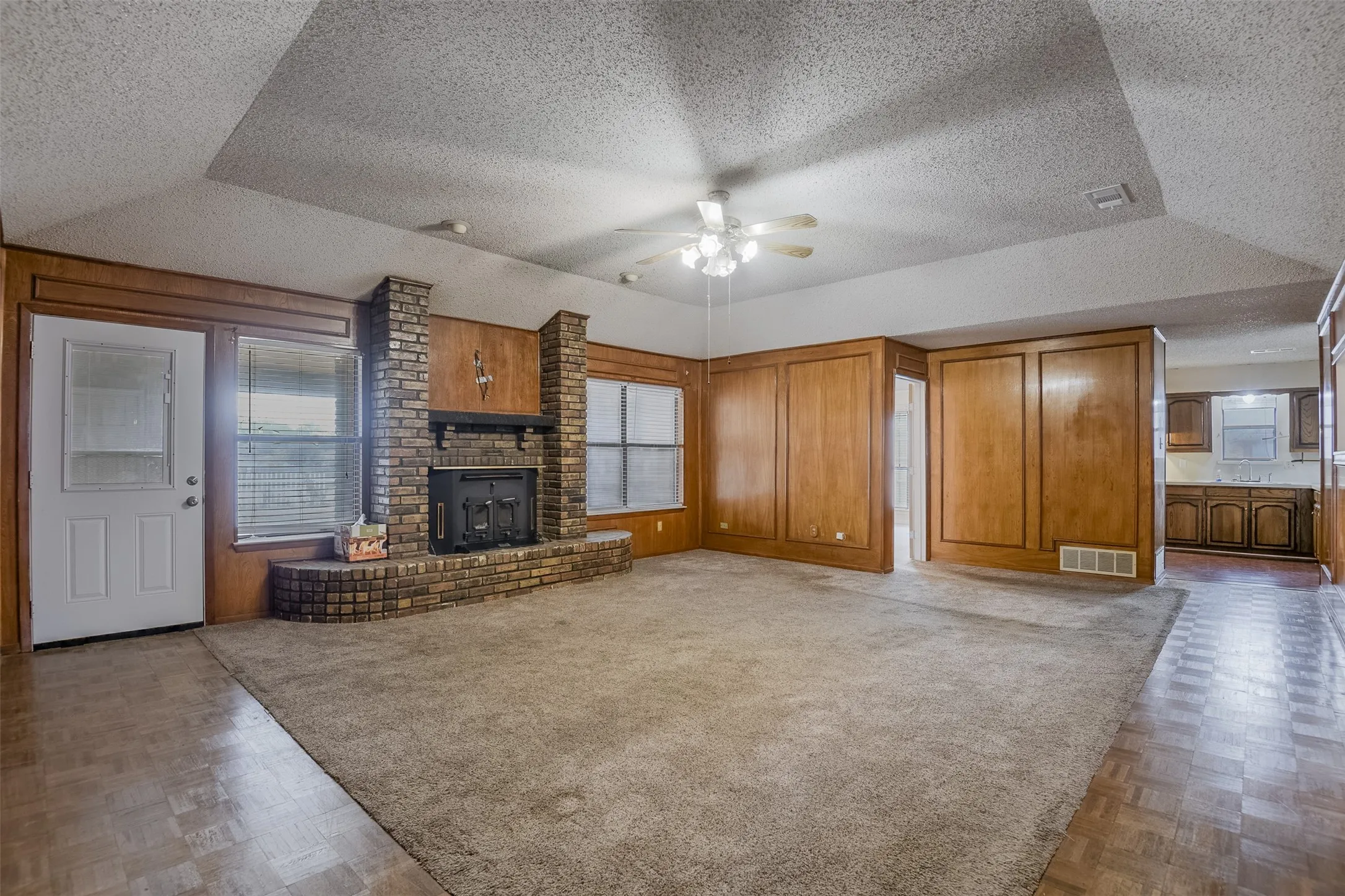 Single Family Residence For Sale in Ellis County , 514 Sunflower Street, Red Oak, Texas 75154, 4 Bedroom, 3 Bathroom, 2 Garage spaces, 2,448 Sqft, built in 1979, mls#21367978, Real Estate Agent in Red Oak, Homes For Sale in Ellis county, Homes For Sale in Red Oak, Realtor in Red Oak Texas, Real Estate Brokerage Independent Realty Texas, Luminita Cordes Realtor