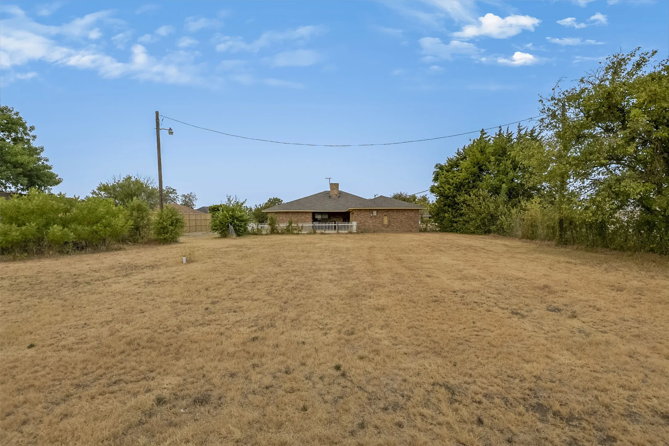 Single Family Residence For Sale in Ellis County , 514 Sunflower Street, Red Oak, Texas 75154, 4 Bedroom, 3 Bathroom, 2 Garage spaces, 2,448 Sqft, built in 1979, mls#21367978, Real Estate Agent in Red Oak, Homes For Sale in Ellis county, Homes For Sale in Red Oak, Realtor in Red Oak Texas, Real Estate Brokerage Independent Realty Texas, Luminita Cordes Realtor