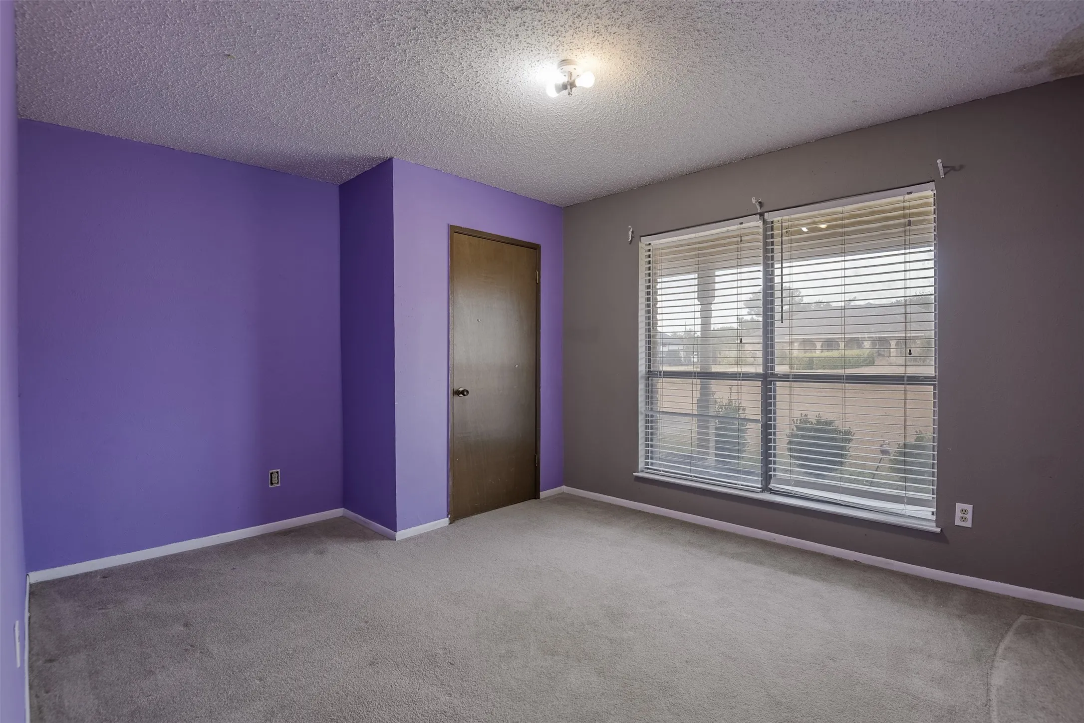 Single Family Residence For Sale in Ellis County , 514 Sunflower Street, Red Oak, Texas 75154, 4 Bedroom, 3 Bathroom, 2 Garage spaces, 2,448 Sqft, built in 1979, mls#21367978, Real Estate Agent in Red Oak, Homes For Sale in Ellis county, Homes For Sale in Red Oak, Realtor in Red Oak Texas, Real Estate Brokerage Independent Realty Texas, Luminita Cordes Realtor