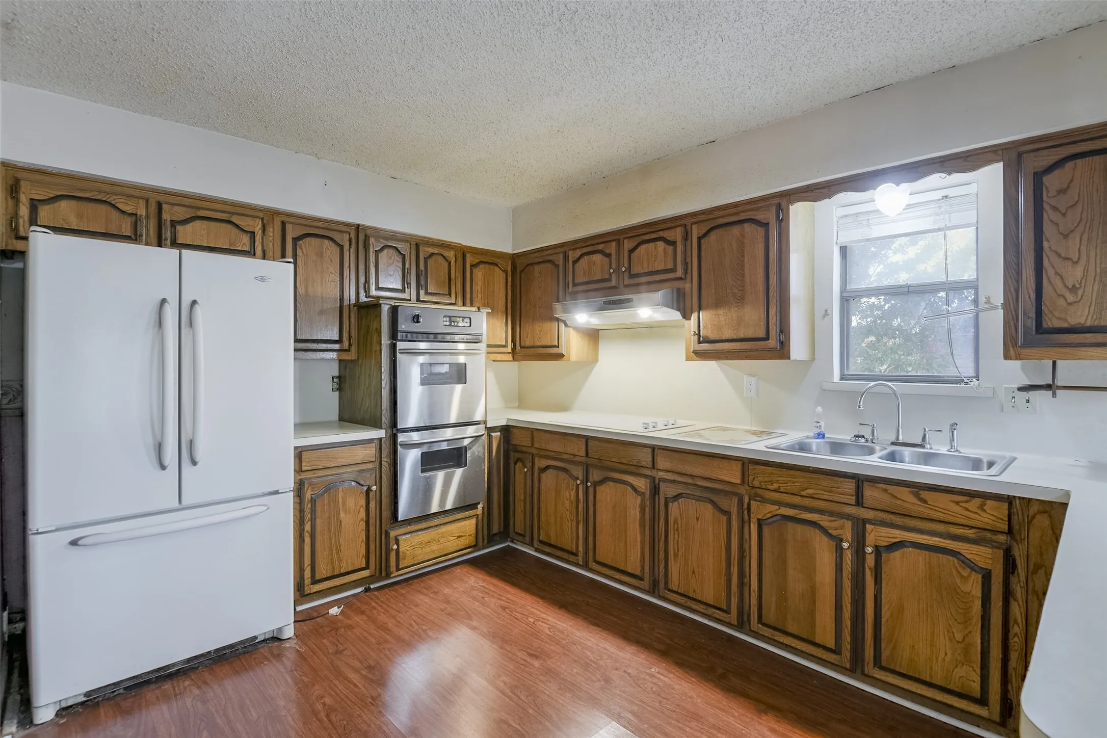Single Family Residence For Sale in Ellis County , 514 Sunflower Street, Red Oak, Texas 75154, 4 Bedroom, 3 Bathroom, 2 Garage spaces, 2,448 Sqft, built in 1979, mls#21367978, Real Estate Agent in Red Oak, Homes For Sale in Ellis county, Homes For Sale in Red Oak, Realtor in Red Oak Texas, Real Estate Brokerage Independent Realty Texas, Luminita Cordes Realtor
