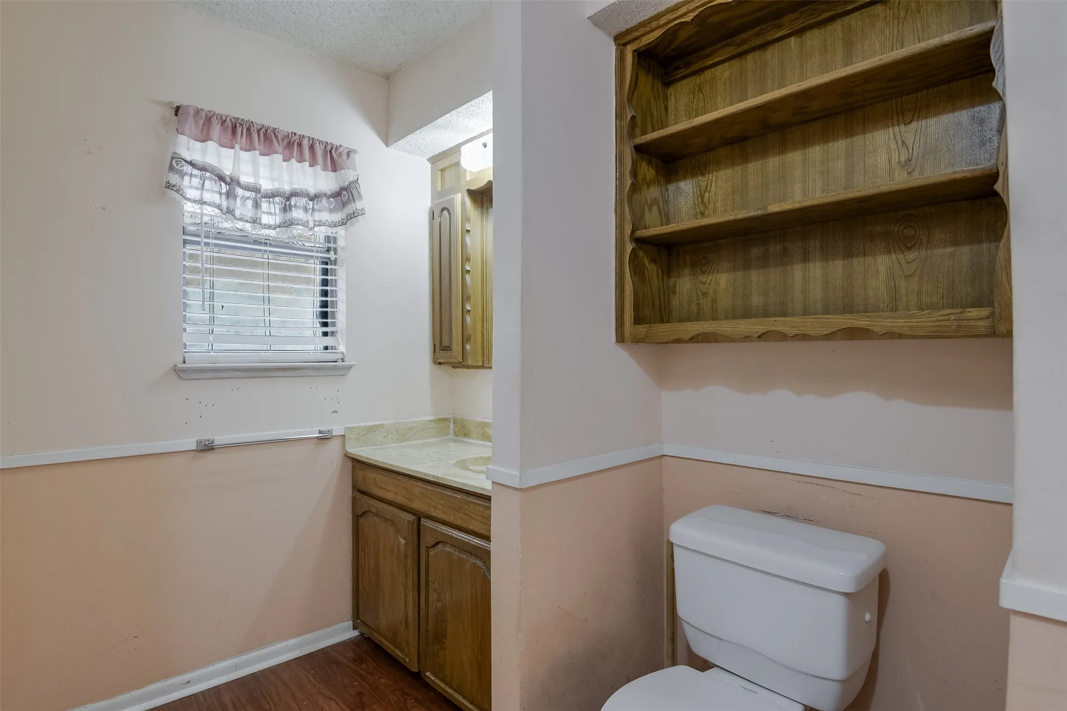 Single Family Residence For Sale in Ellis County , 514 Sunflower Street, Red Oak, Texas 75154, 4 Bedroom, 3 Bathroom, 2 Garage spaces, 2,448 Sqft, built in 1979, mls#21367978, Real Estate Agent in Red Oak, Homes For Sale in Ellis county, Homes For Sale in Red Oak, Realtor in Red Oak Texas, Real Estate Brokerage Independent Realty Texas, Luminita Cordes Realtor
