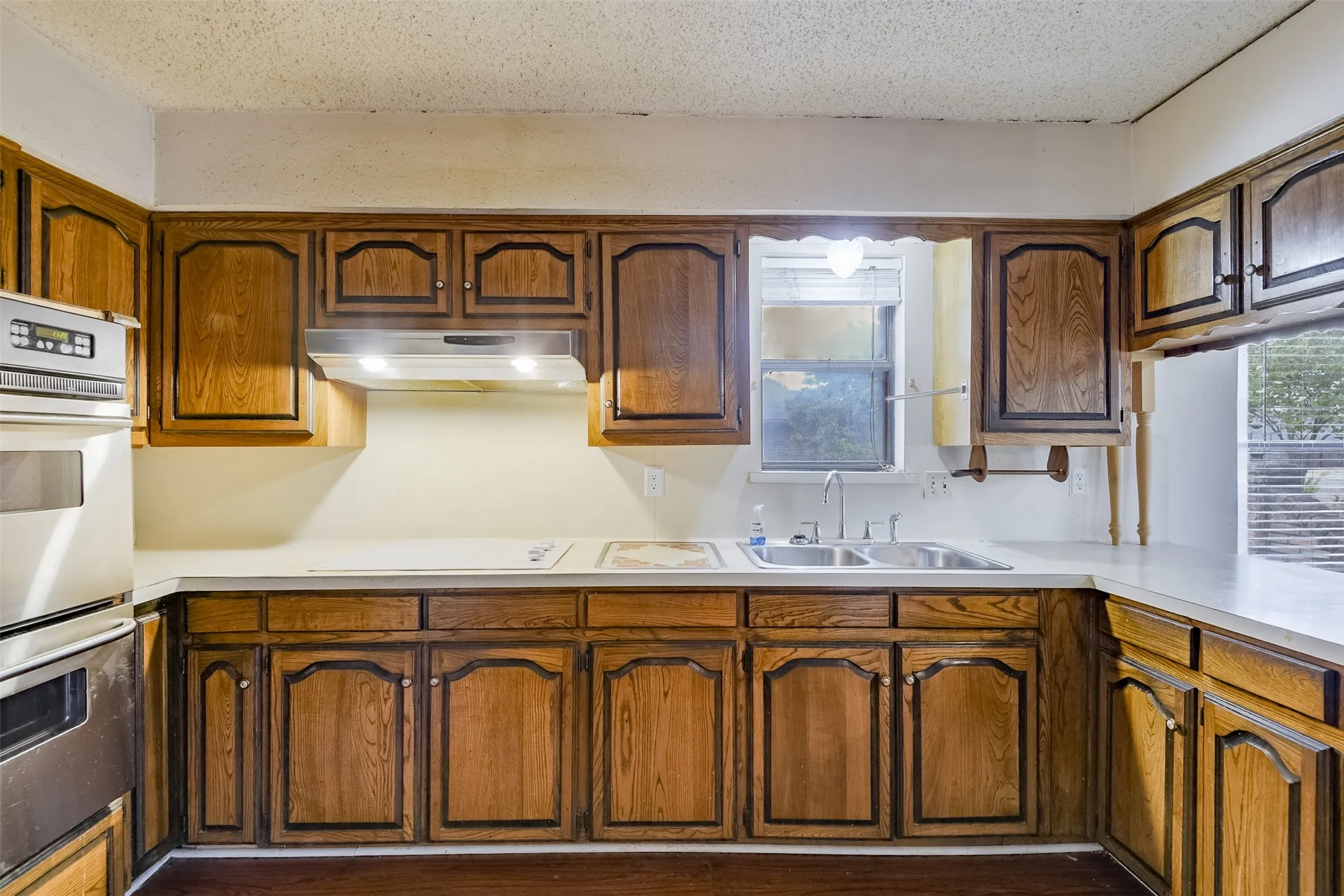 Single Family Residence For Sale in Ellis County , 514 Sunflower Street, Red Oak, Texas 75154, 4 Bedroom, 3 Bathroom, 2 Garage spaces, 2,448 Sqft, built in 1979, mls#21367978, Real Estate Agent in Red Oak, Homes For Sale in Ellis county, Homes For Sale in Red Oak, Realtor in Red Oak Texas, Real Estate Brokerage Independent Realty Texas, Luminita Cordes Realtor