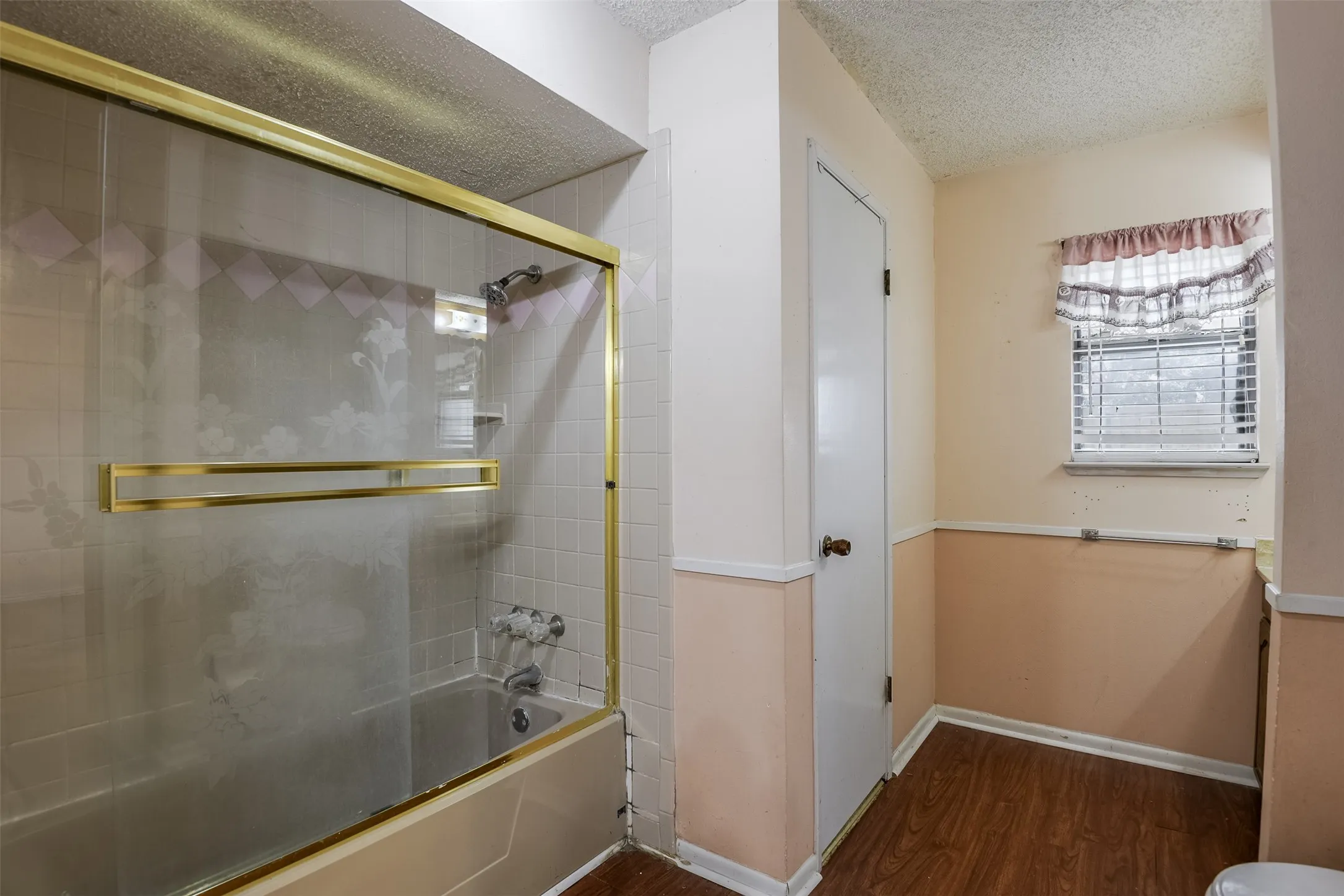 Single Family Residence For Sale in Ellis County , 514 Sunflower Street, Red Oak, Texas 75154, 4 Bedroom, 3 Bathroom, 2 Garage spaces, 2,448 Sqft, built in 1979, mls#21367978, Real Estate Agent in Red Oak, Homes For Sale in Ellis county, Homes For Sale in Red Oak, Realtor in Red Oak Texas, Real Estate Brokerage Independent Realty Texas, Luminita Cordes Realtor