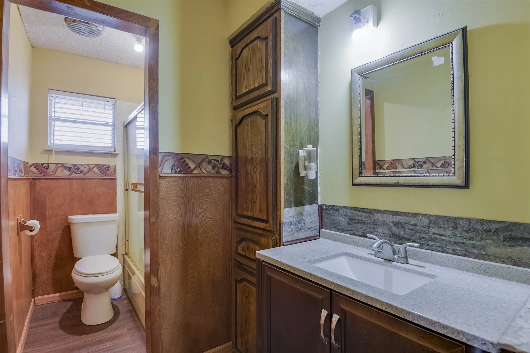 Single Family Residence For Sale in Ellis County , 514 Sunflower Street, Red Oak, Texas 75154, 4 Bedroom, 3 Bathroom, 2 Garage spaces, 2,448 Sqft, built in 1979, mls#21367978, Real Estate Agent in Red Oak, Homes For Sale in Ellis county, Homes For Sale in Red Oak, Realtor in Red Oak Texas, Real Estate Brokerage Independent Realty Texas, Luminita Cordes Realtor