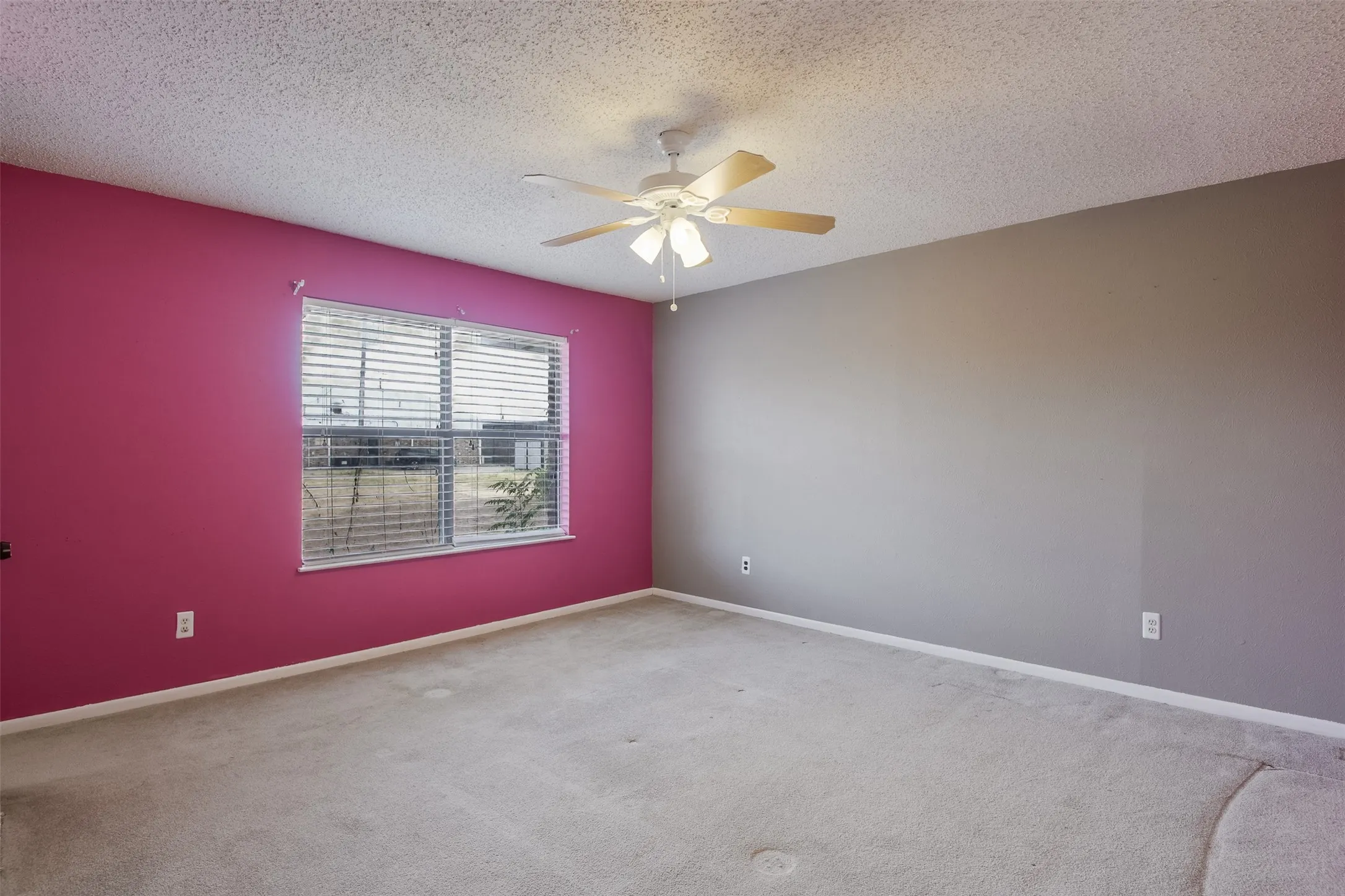 Single Family Residence For Sale in Ellis County , 514 Sunflower Street, Red Oak, Texas 75154, 4 Bedroom, 3 Bathroom, 2 Garage spaces, 2,448 Sqft, built in 1979, mls#21367978, Real Estate Agent in Red Oak, Homes For Sale in Ellis county, Homes For Sale in Red Oak, Realtor in Red Oak Texas, Real Estate Brokerage Independent Realty Texas, Luminita Cordes Realtor