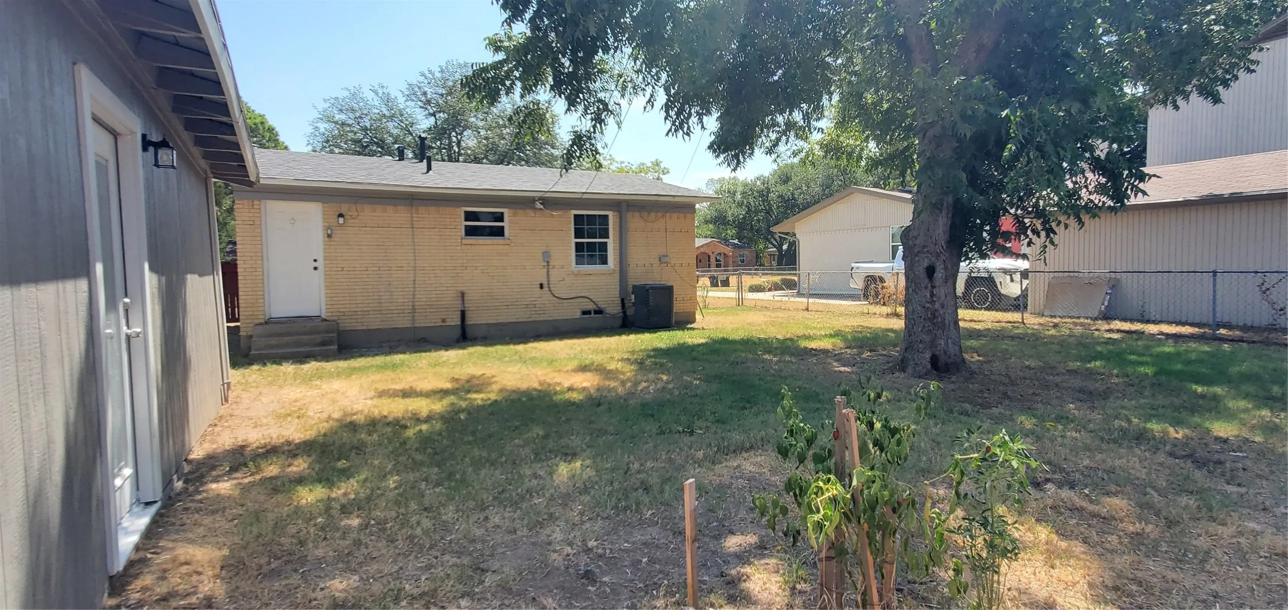 Single Family Residence For Sale in Dallas County , 935 Powell Road, Mesquite, Texas 75149, 3 Bedroom, 2 Bathroom, 2 Garage spaces, 750 Sqft, built in 1954, mls#21372656, Real Estate Agent in Mesquite, Homes For Sale in Dallas county, Homes For Sale in Mesquite, Realtor in Mesquite Texas, Real Estate Brokerage Independent Realty Texas, Luminita Cordes Realtor