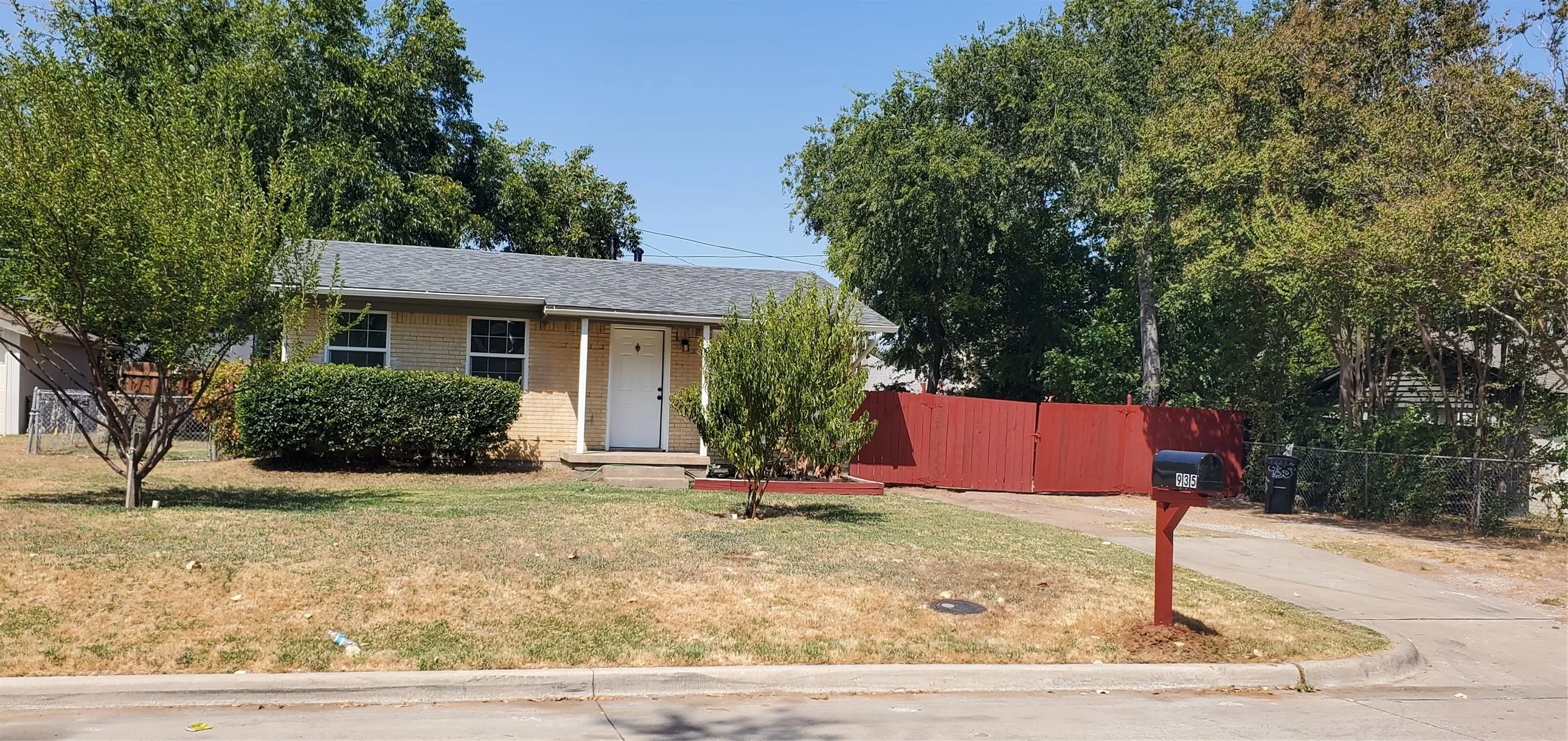 Single Family Residence For Sale in Dallas County , 935 Powell Road, Mesquite, Texas 75149, 3 Bedroom, 2 Bathroom, 2 Garage spaces, 750 Sqft, built in 1954, mls#21372656, Real Estate Agent in Mesquite, Homes For Sale in Dallas county, Homes For Sale in Mesquite, Realtor in Mesquite Texas, Real Estate Brokerage Independent Realty Texas, Luminita Cordes Realtor