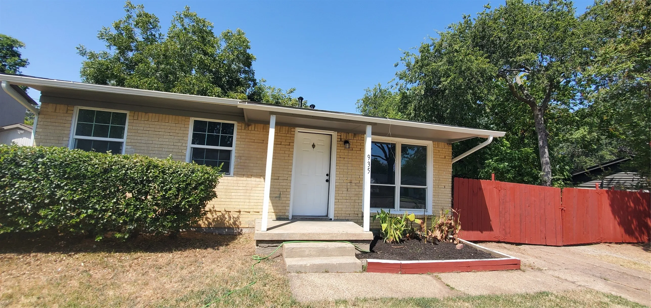 Single Family Residence For Sale in Dallas County , 935 Powell Road, Mesquite, Texas 75149, 3 Bedroom, 2 Bathroom, 2 Garage spaces, 750 Sqft, built in 1954, mls#21372656, Real Estate Agent in Mesquite, Homes For Sale in Dallas county, Homes For Sale in Mesquite, Realtor in Mesquite Texas, Real Estate Brokerage Independent Realty Texas, Luminita Cordes Realtor