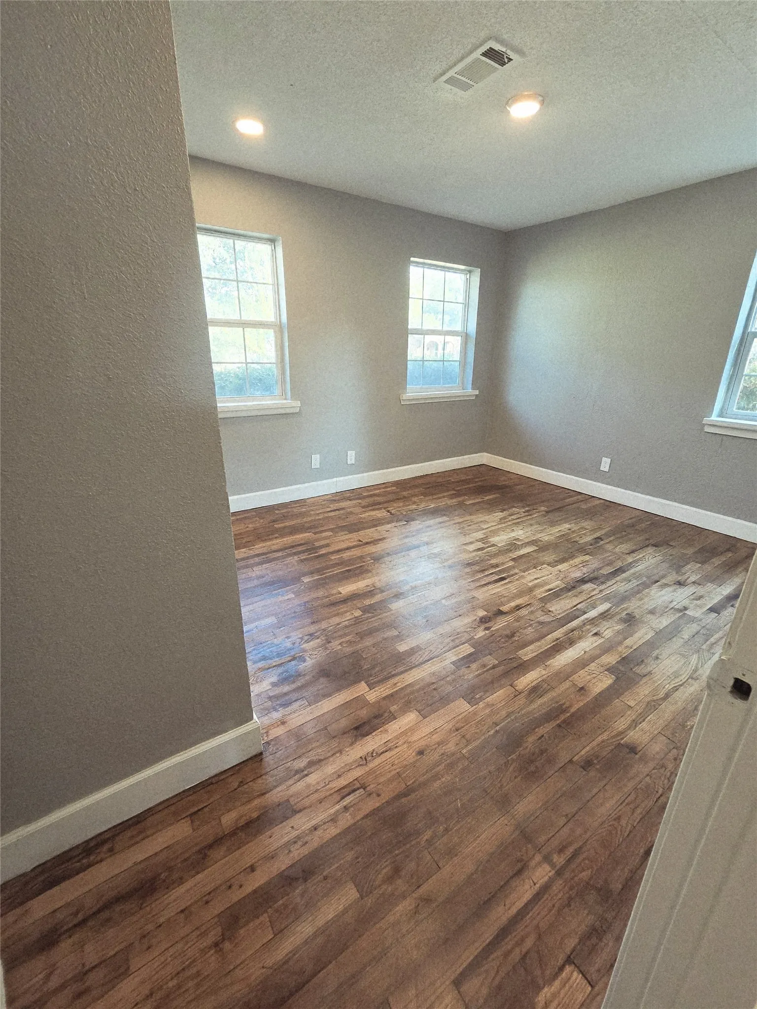 Single Family Residence For Sale in Dallas County , 935 Powell Road, Mesquite, Texas 75149, 3 Bedroom, 2 Bathroom, 2 Garage spaces, 750 Sqft, built in 1954, mls#21372656, Real Estate Agent in Mesquite, Homes For Sale in Dallas county, Homes For Sale in Mesquite, Realtor in Mesquite Texas, Real Estate Brokerage Independent Realty Texas, Luminita Cordes Realtor