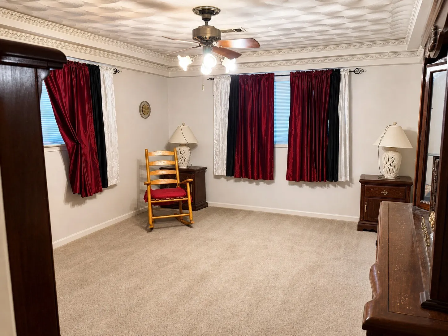 Single Family Residence For Sale in Dallas County , 921 Medalist Drive, Dallas, Texas 75232, 3 Bedroom, 2 Bathroom, 1 Garage spaces, 2,075 Sqft, built in 1964, mls#21371700, Real Estate Agent in Dallas, Homes For Sale in Dallas county, Homes For Sale in Dallas, Realtor in Dallas Texas, Real Estate Brokerage Independent Realty Texas, Luminita Cordes Realtor