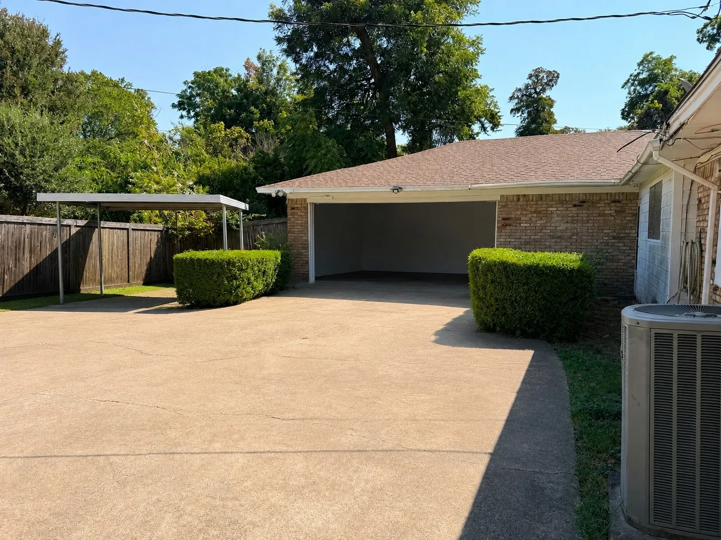 Single Family Residence For Sale in Dallas County , 921 Medalist Drive, Dallas, Texas 75232, 3 Bedroom, 2 Bathroom, 1 Garage spaces, 2,075 Sqft, built in 1964, mls#21371700, Real Estate Agent in Dallas, Homes For Sale in Dallas county, Homes For Sale in Dallas, Realtor in Dallas Texas, Real Estate Brokerage Independent Realty Texas, Luminita Cordes Realtor