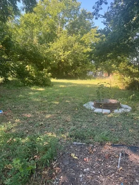 Single Family Residence For Sale in Ellis County , 1400 Dr Martin Luther King Jr Boulevard, Waxahachie, Texas 75165, 1 Bedroom, 1 Bathroom, Garage spaces, 1,000 Sqft, built in 1960, mls#21372691, Real Estate Agent in Waxahachie, Homes For Sale in Ellis county, Homes For Sale in Waxahachie, Realtor in Waxahachie Texas, Real Estate Brokerage Independent Realty Texas, Luminita Cordes Realtor