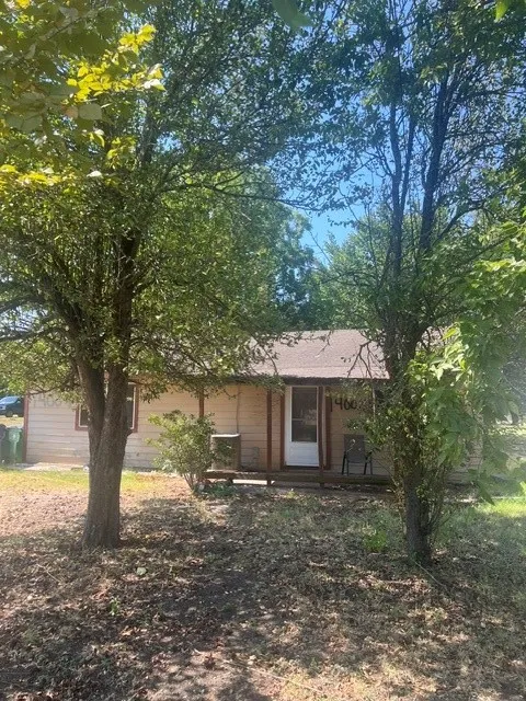 Single Family Residence For Sale in Ellis County , 1400 Dr Martin Luther King Jr Boulevard, Waxahachie, Texas 75165, 1 Bedroom, 1 Bathroom, Garage spaces, 1,000 Sqft, built in 1960, mls#21372691, Real Estate Agent in Waxahachie, Homes For Sale in Ellis county, Homes For Sale in Waxahachie, Realtor in Waxahachie Texas, Real Estate Brokerage Independent Realty Texas, Luminita Cordes Realtor