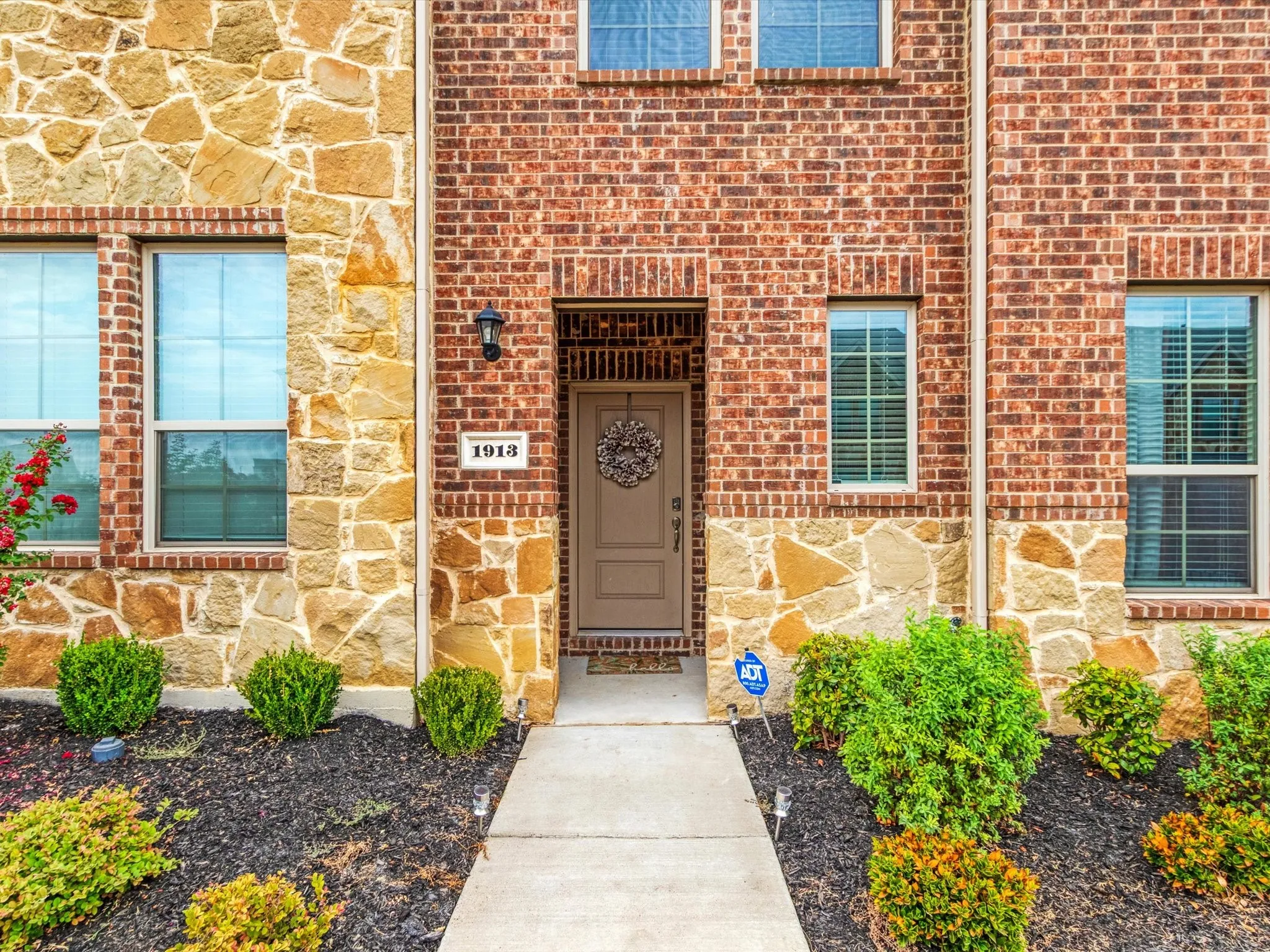 Townhouse For Sale in Dallas County , 1913 Buffalo Hill Drive, Mesquite, Texas 75149, 3 Bedroom, 3 Bathroom, 2 Garage spaces, 1,409 Sqft, built in 2022, mls#21372700, Real Estate Agent in Mesquite, Homes For Sale in Dallas county, Homes For Sale in Mesquite, Realtor in Mesquite Texas, Real Estate Brokerage Independent Realty Texas, Luminita Cordes Realtor