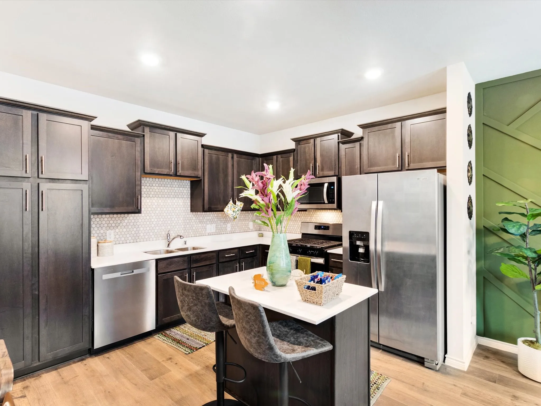 Townhouse For Sale in Dallas County , 1913 Buffalo Hill Drive, Mesquite, Texas 75149, 3 Bedroom, 3 Bathroom, 2 Garage spaces, 1,409 Sqft, built in 2022, mls#21372700, Real Estate Agent in Mesquite, Homes For Sale in Dallas county, Homes For Sale in Mesquite, Realtor in Mesquite Texas, Real Estate Brokerage Independent Realty Texas, Luminita Cordes Realtor
