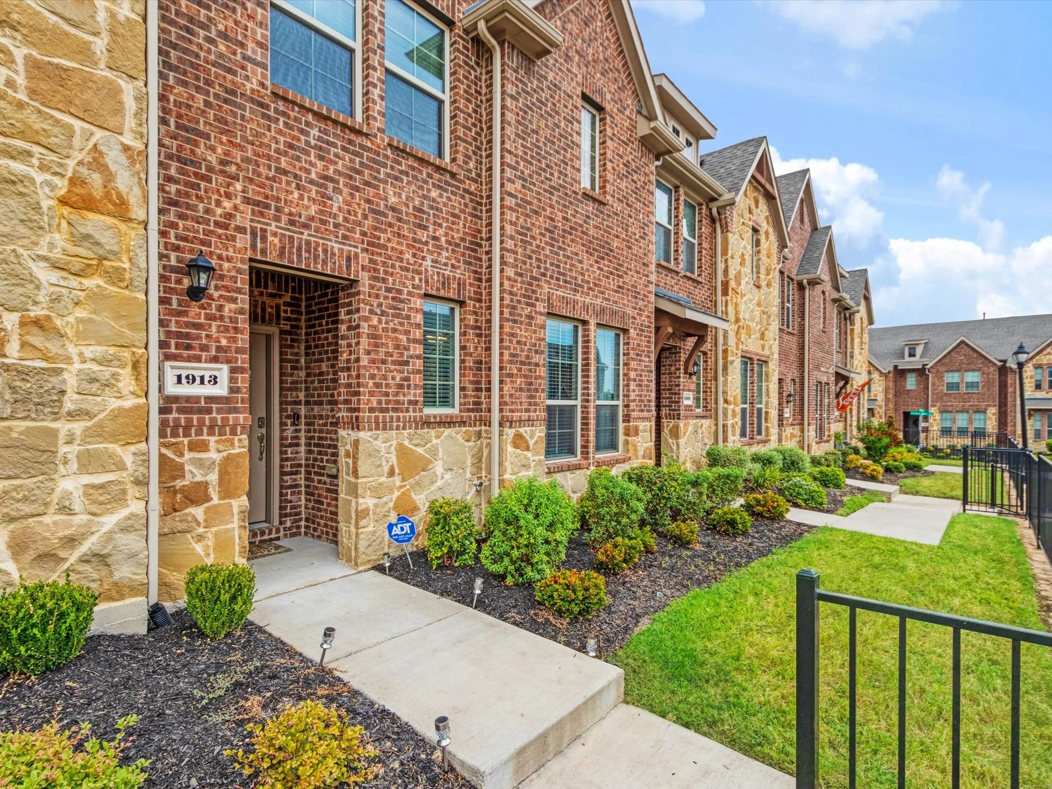 Townhouse For Sale in Dallas County , 1913 Buffalo Hill Drive, Mesquite, Texas 75149, 3 Bedroom, 3 Bathroom, 2 Garage spaces, 1,409 Sqft, built in 2022, mls#21372700, Real Estate Agent in Mesquite, Homes For Sale in Dallas county, Homes For Sale in Mesquite, Realtor in Mesquite Texas, Real Estate Brokerage Independent Realty Texas, Luminita Cordes Realtor