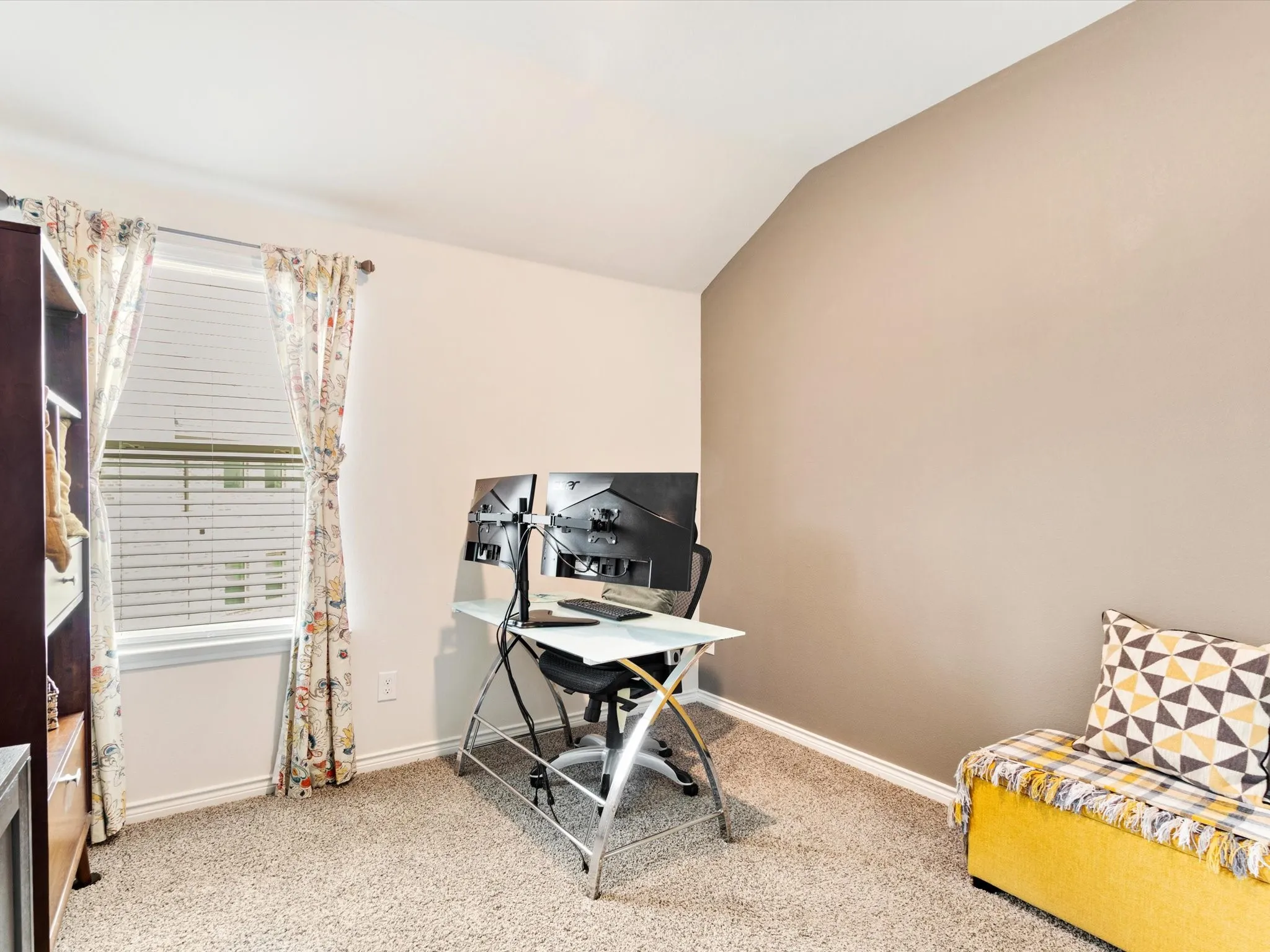 Townhouse For Sale in Dallas County , 1913 Buffalo Hill Drive, Mesquite, Texas 75149, 3 Bedroom, 3 Bathroom, 2 Garage spaces, 1,409 Sqft, built in 2022, mls#21372700, Real Estate Agent in Mesquite, Homes For Sale in Dallas county, Homes For Sale in Mesquite, Realtor in Mesquite Texas, Real Estate Brokerage Independent Realty Texas, Luminita Cordes Realtor