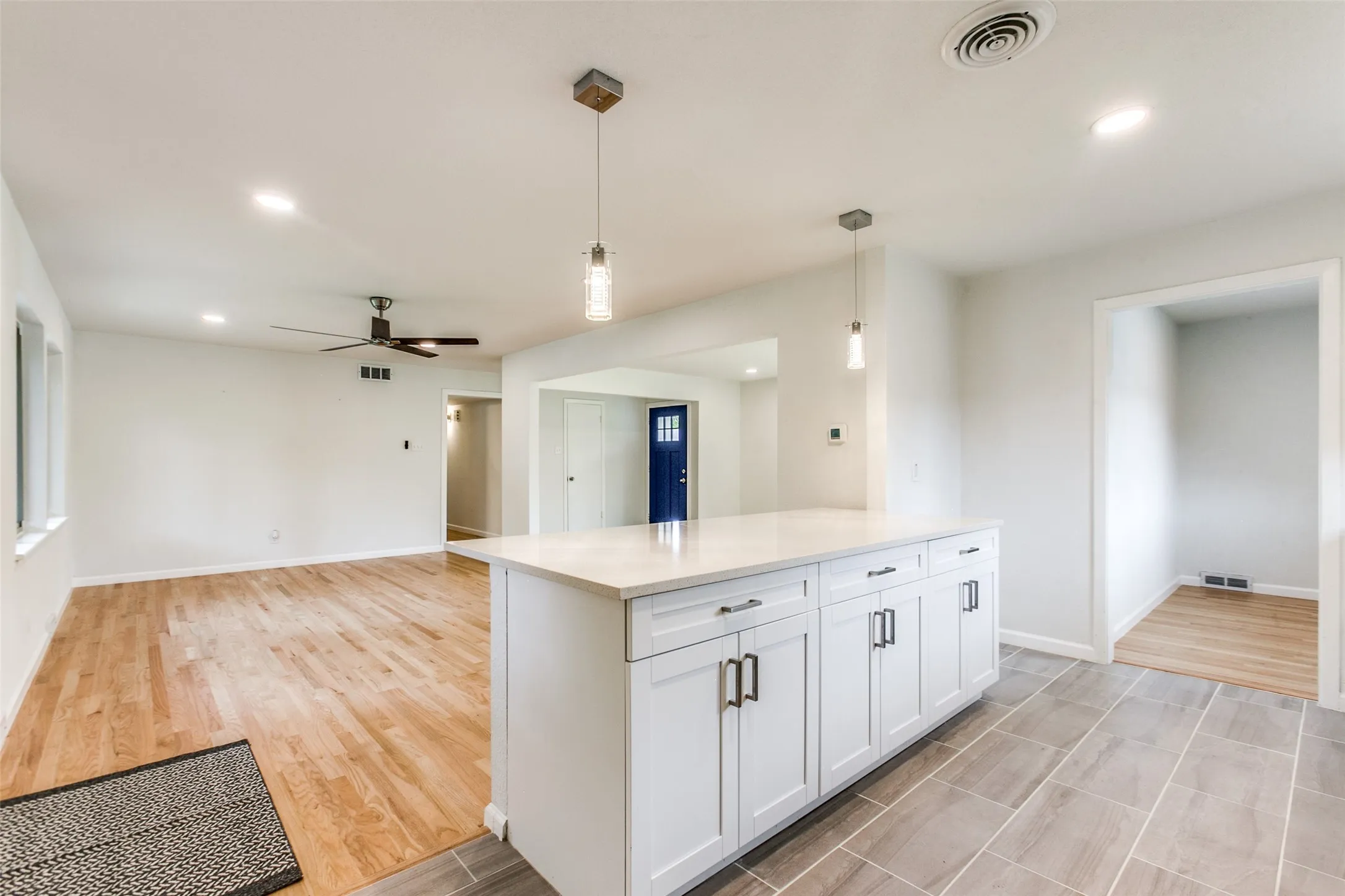 Single Family Residence For Rent in Dallas County , 3517 Woodleigh Drive, Dallas, Texas 75229, 3 Bedroom, 2 Bathroom, 2 Garage spaces, 1,569 Sqft, built in 1956, mls#21372697, Real Estate Agent in Dallas, Homes For Rent in Dallas county, Homes For Rent in Dallas, Realtor in Dallas Texas, Real Estate Brokerage Independent Realty Texas, Luminita Cordes Realtor