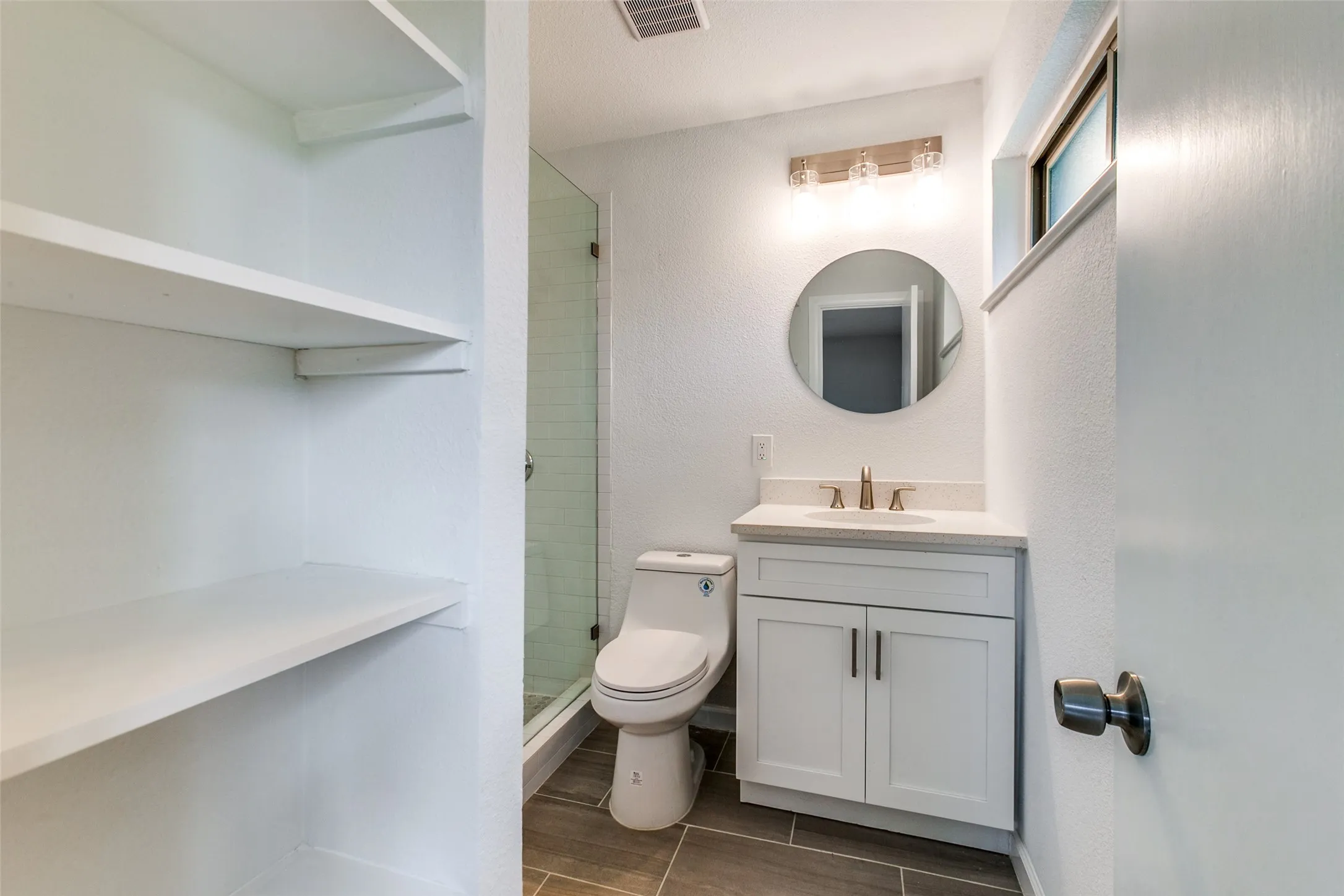 Single Family Residence For Rent in Dallas County , 3517 Woodleigh Drive, Dallas, Texas 75229, 3 Bedroom, 2 Bathroom, 2 Garage spaces, 1,569 Sqft, built in 1956, mls#21372697, Real Estate Agent in Dallas, Homes For Rent in Dallas county, Homes For Rent in Dallas, Realtor in Dallas Texas, Real Estate Brokerage Independent Realty Texas, Luminita Cordes Realtor