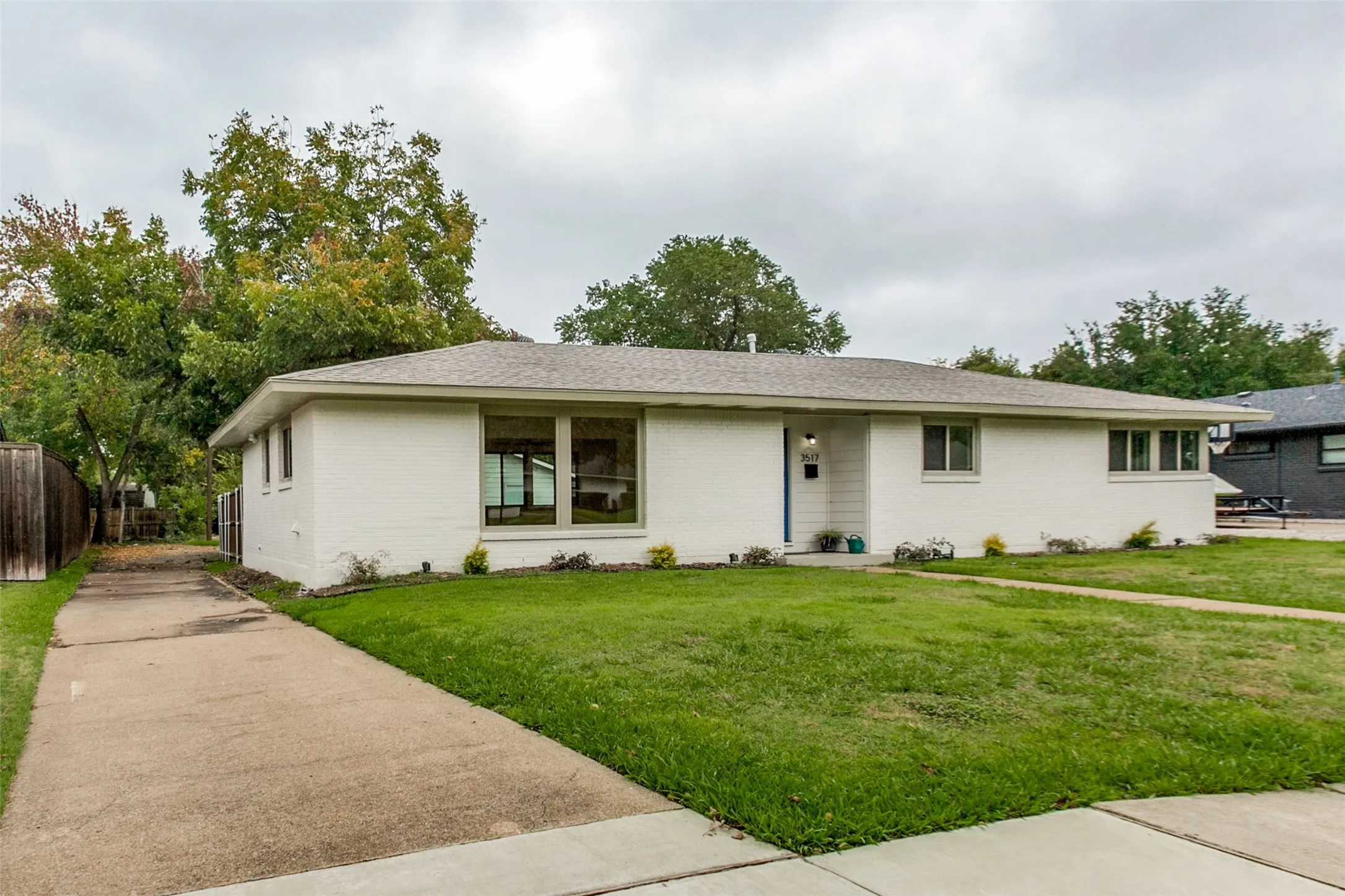 Single Family Residence For Rent in Dallas County , 3517 Woodleigh Drive, Dallas, Texas 75229, 3 Bedroom, 2 Bathroom, 2 Garage spaces, 1,569 Sqft, built in 1956, mls#21372697, Real Estate Agent in Dallas, Homes For Rent in Dallas county, Homes For Rent in Dallas, Realtor in Dallas Texas, Real Estate Brokerage Independent Realty Texas, Luminita Cordes Realtor