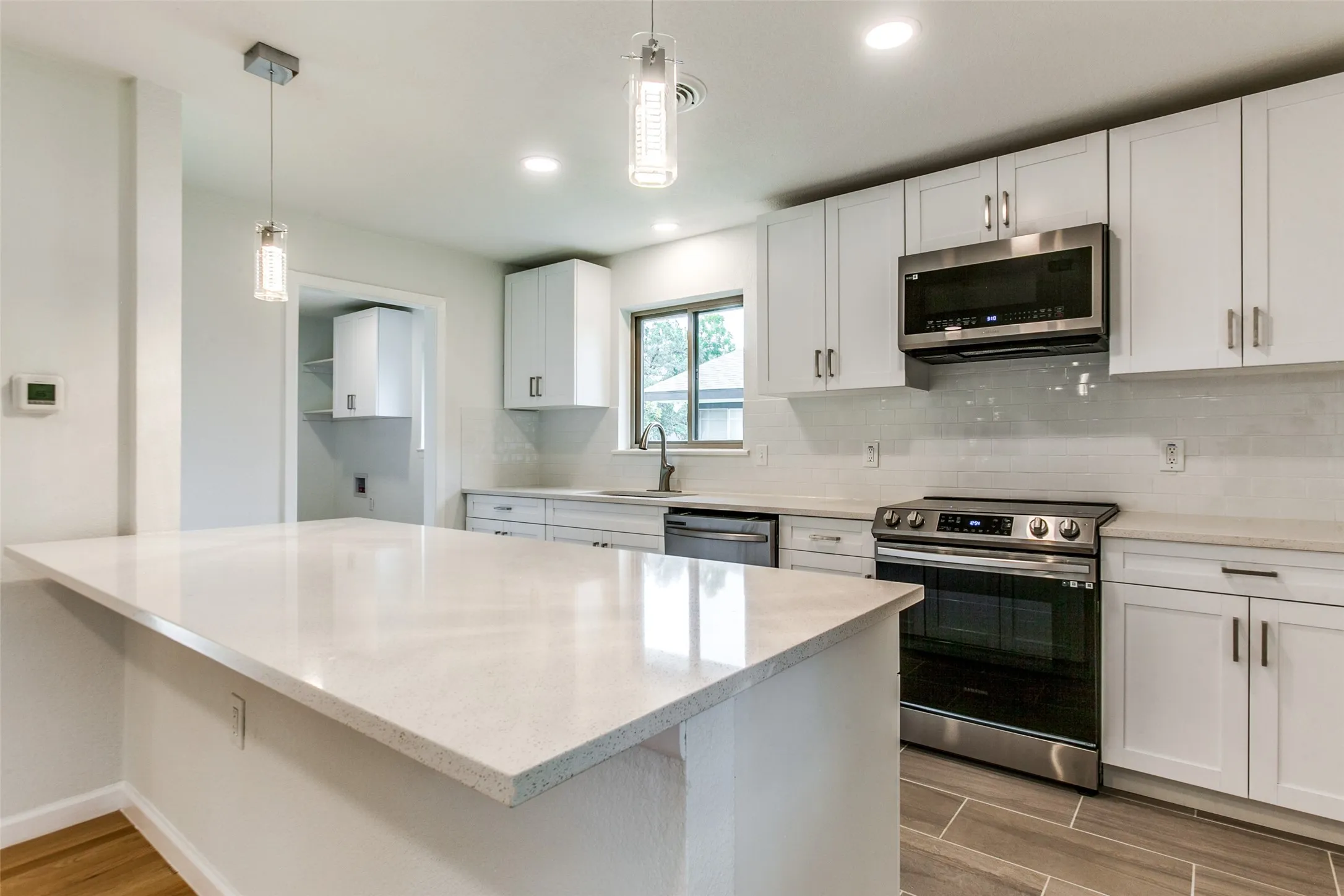 Single Family Residence For Rent in Dallas County , 3517 Woodleigh Drive, Dallas, Texas 75229, 3 Bedroom, 2 Bathroom, 2 Garage spaces, 1,569 Sqft, built in 1956, mls#21372697, Real Estate Agent in Dallas, Homes For Rent in Dallas county, Homes For Rent in Dallas, Realtor in Dallas Texas, Real Estate Brokerage Independent Realty Texas, Luminita Cordes Realtor