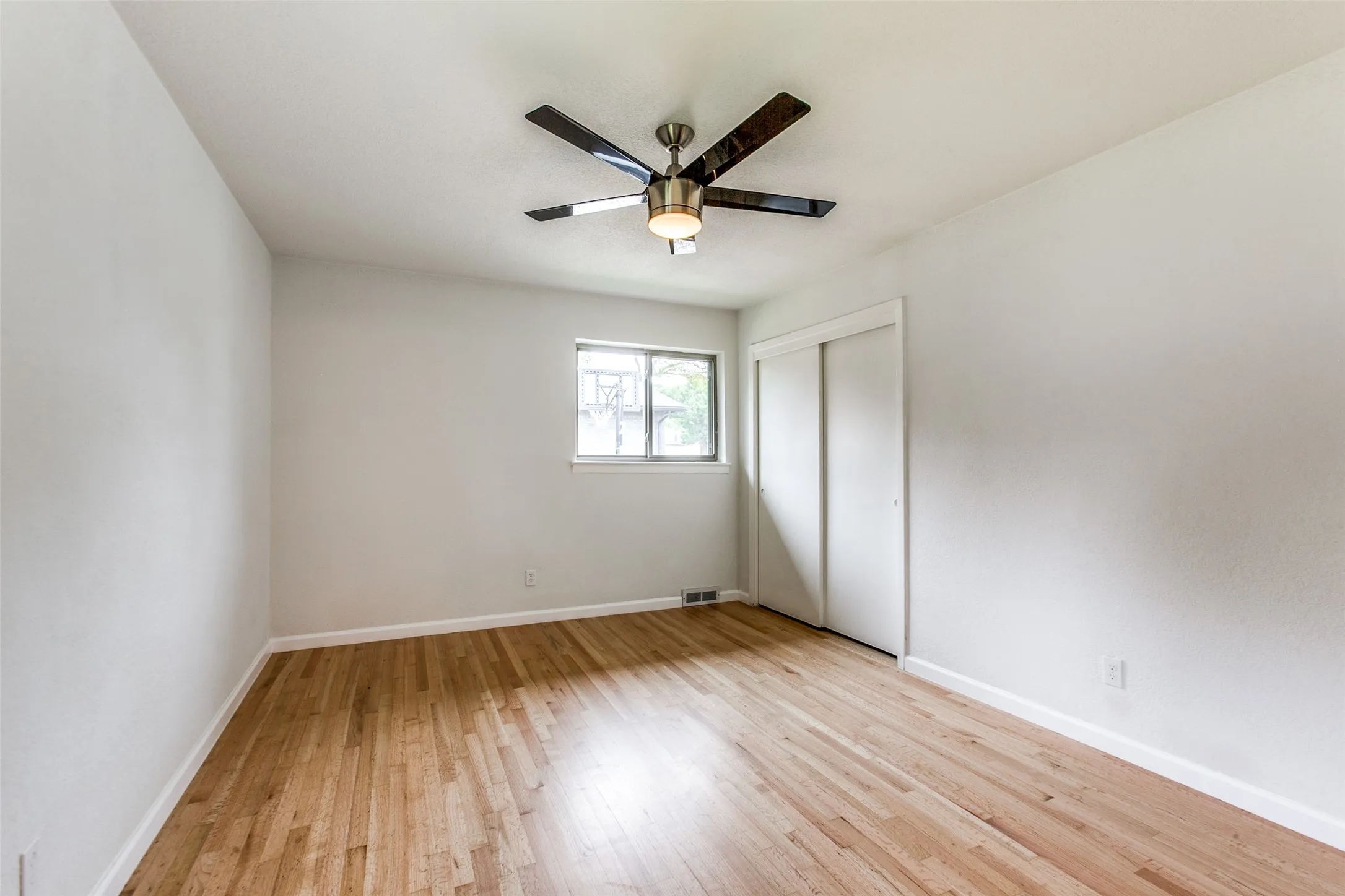 Single Family Residence For Rent in Dallas County , 3517 Woodleigh Drive, Dallas, Texas 75229, 3 Bedroom, 2 Bathroom, 2 Garage spaces, 1,569 Sqft, built in 1956, mls#21372697, Real Estate Agent in Dallas, Homes For Rent in Dallas county, Homes For Rent in Dallas, Realtor in Dallas Texas, Real Estate Brokerage Independent Realty Texas, Luminita Cordes Realtor