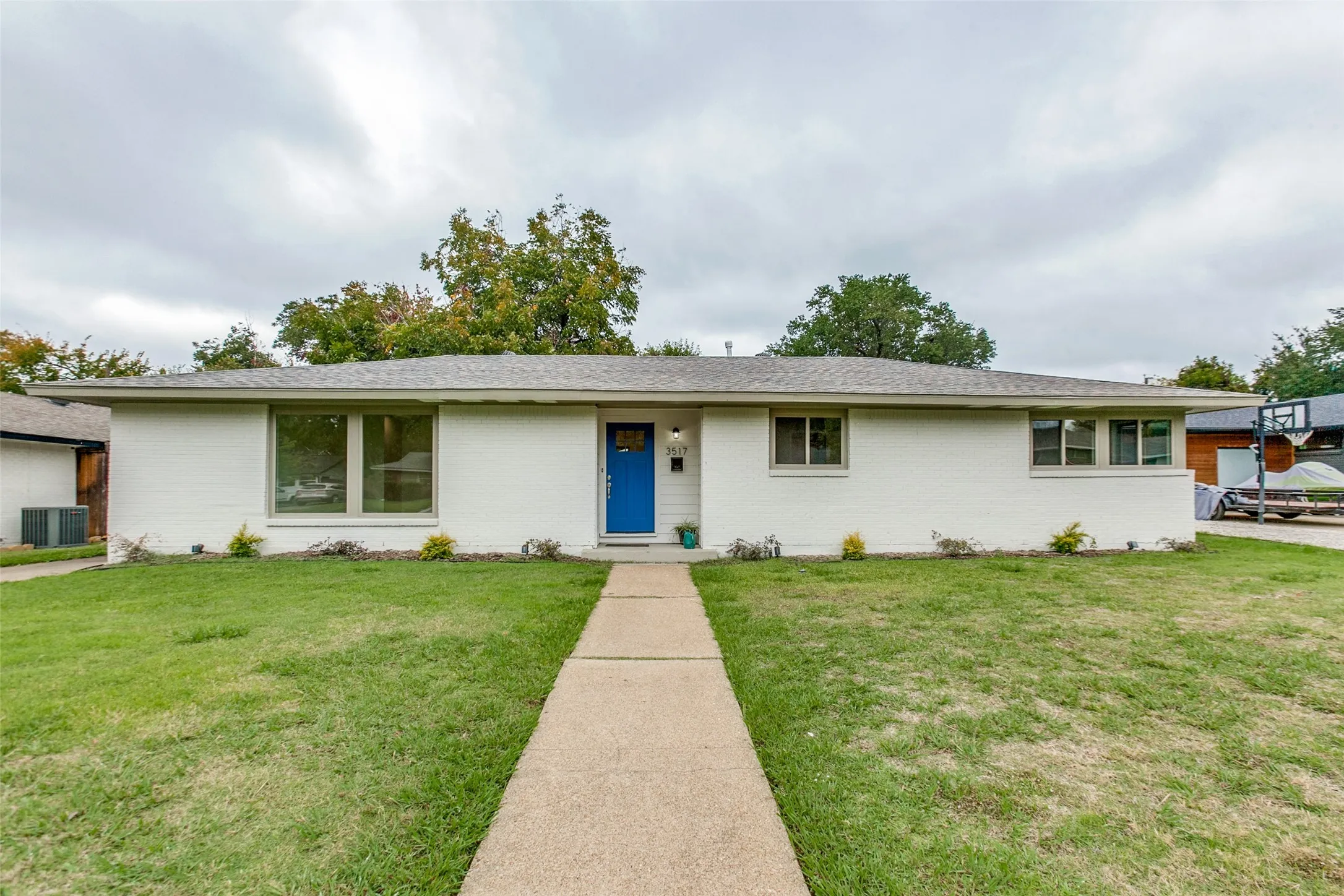 Single Family Residence For Rent in Dallas County , 3517 Woodleigh Drive, Dallas, Texas 75229, 3 Bedroom, 2 Bathroom, 2 Garage spaces, 1,569 Sqft, built in 1956, mls#21372697, Real Estate Agent in Dallas, Homes For Rent in Dallas county, Homes For Rent in Dallas, Realtor in Dallas Texas, Real Estate Brokerage Independent Realty Texas, Luminita Cordes Realtor